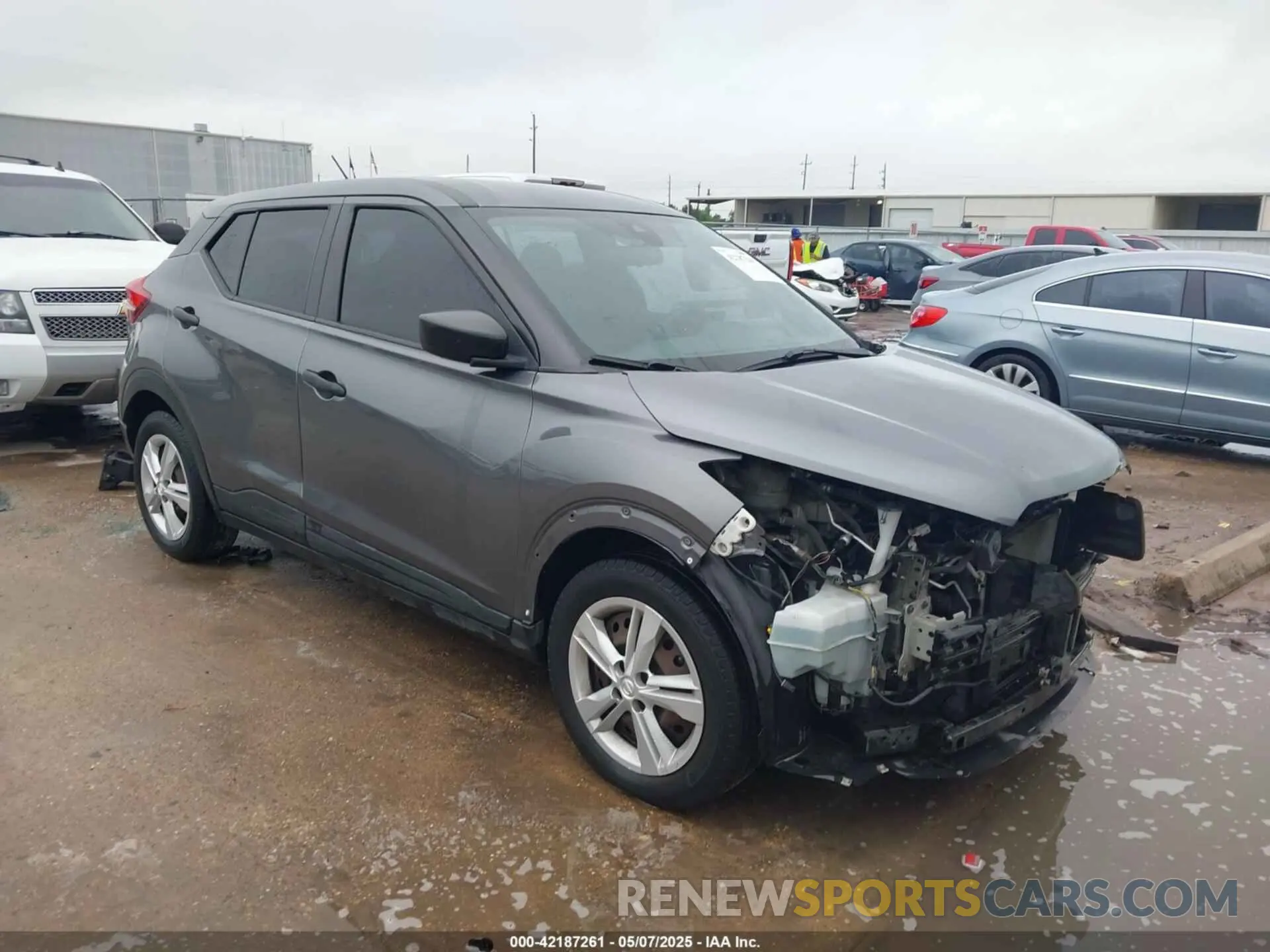 1 Photograph of a damaged car 3N1CP5BV7LL517093 NISSAN KICKS 2020
