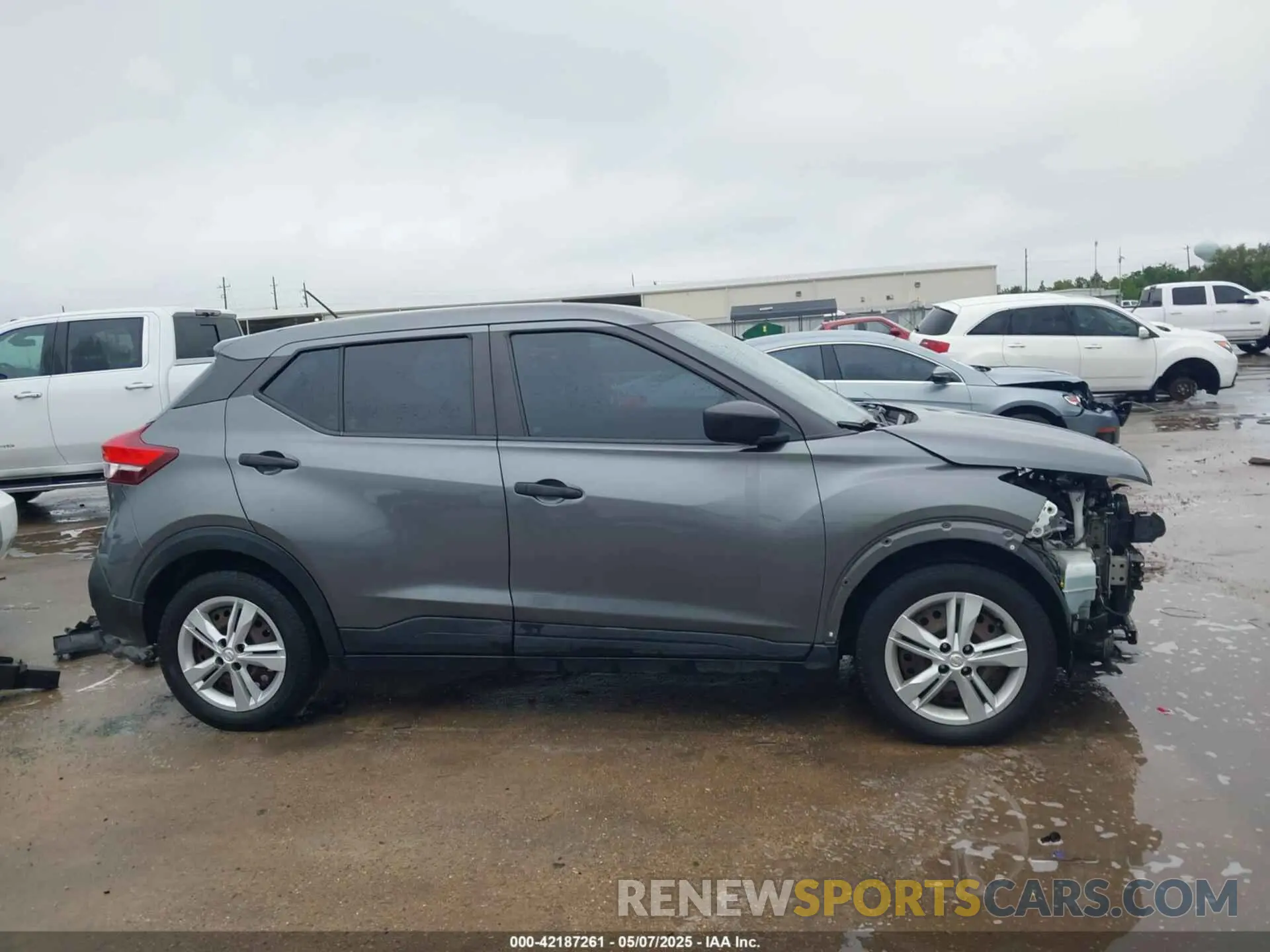 14 Photograph of a damaged car 3N1CP5BV7LL517093 NISSAN KICKS 2020