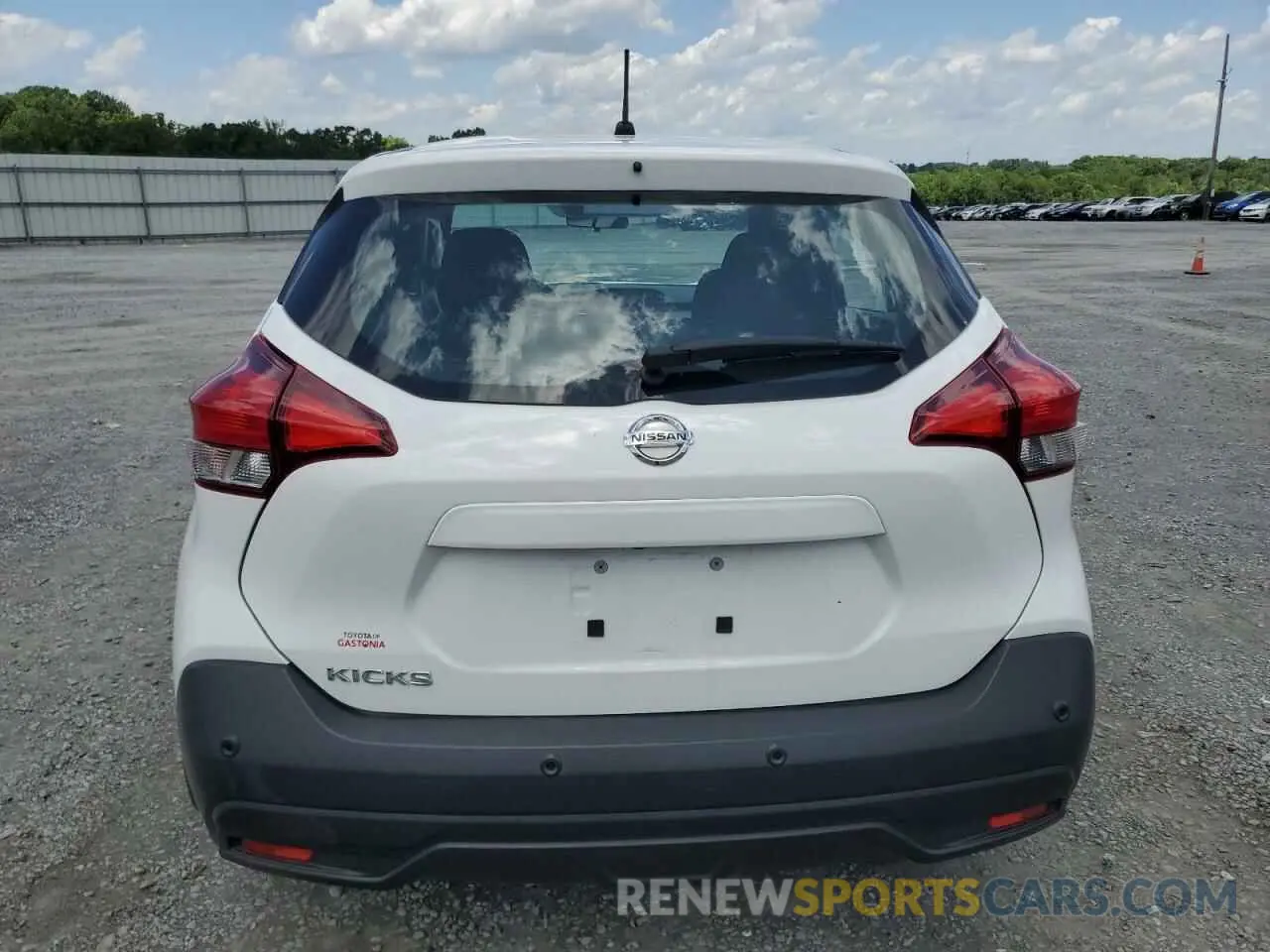 6 Photograph of a damaged car 3N1CP5BV7LL523086 NISSAN KICKS 2020