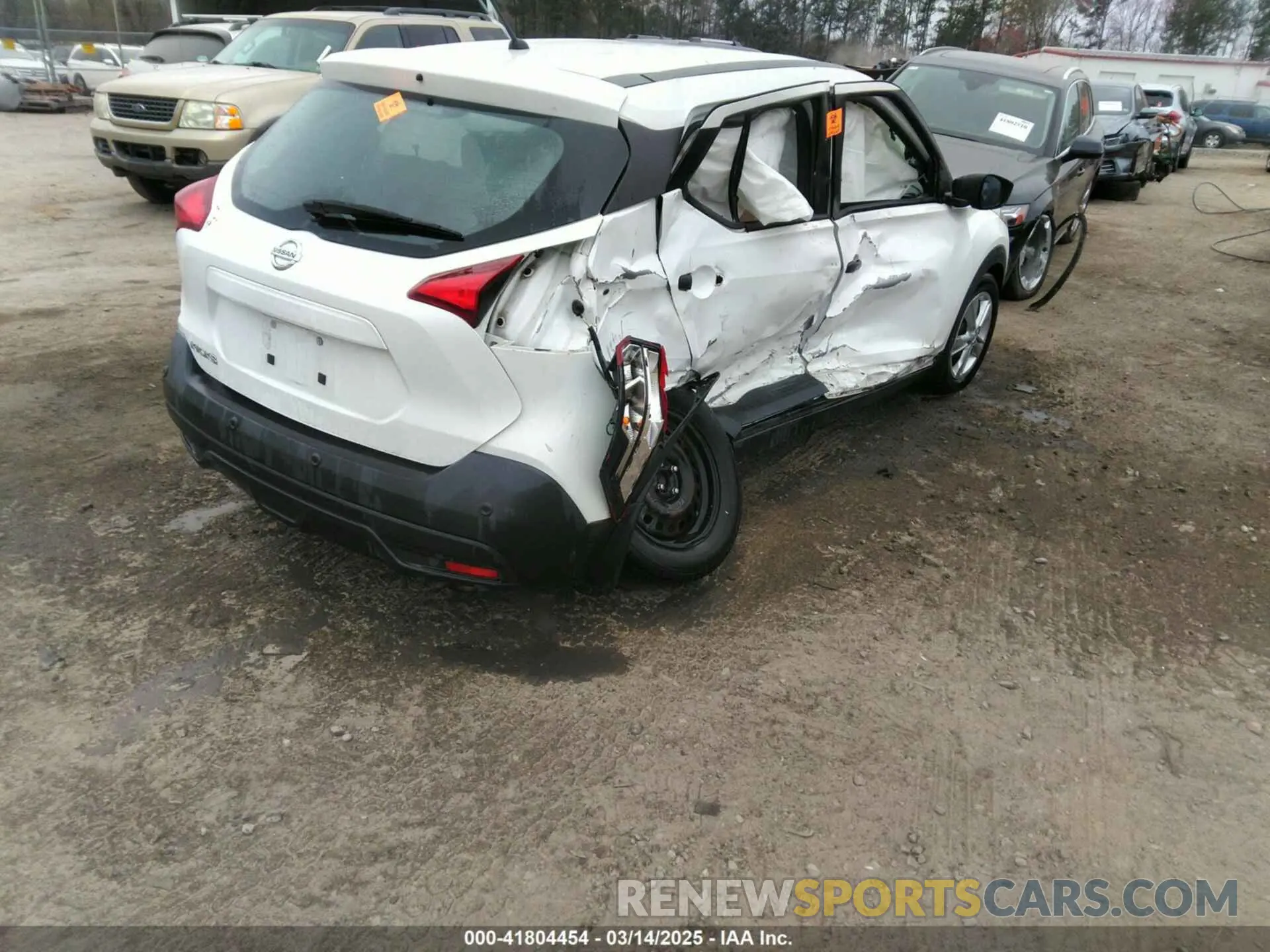 4 Photograph of a damaged car 3N1CP5BV7LL534086 NISSAN KICKS 2020