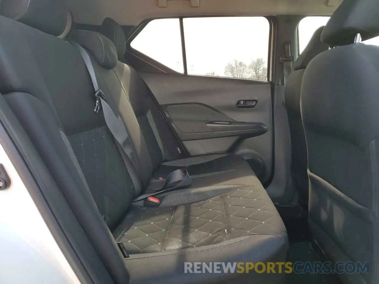 11 Photograph of a damaged car 3N1CP5BV7LL536050 NISSAN KICKS 2020