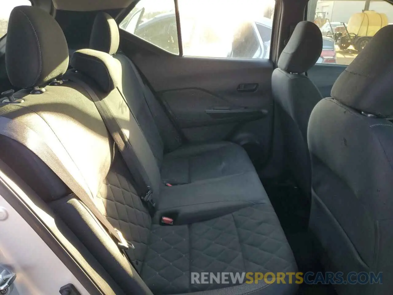 10 Photograph of a damaged car 3N1CP5BV8LL511593 NISSAN KICKS 2020