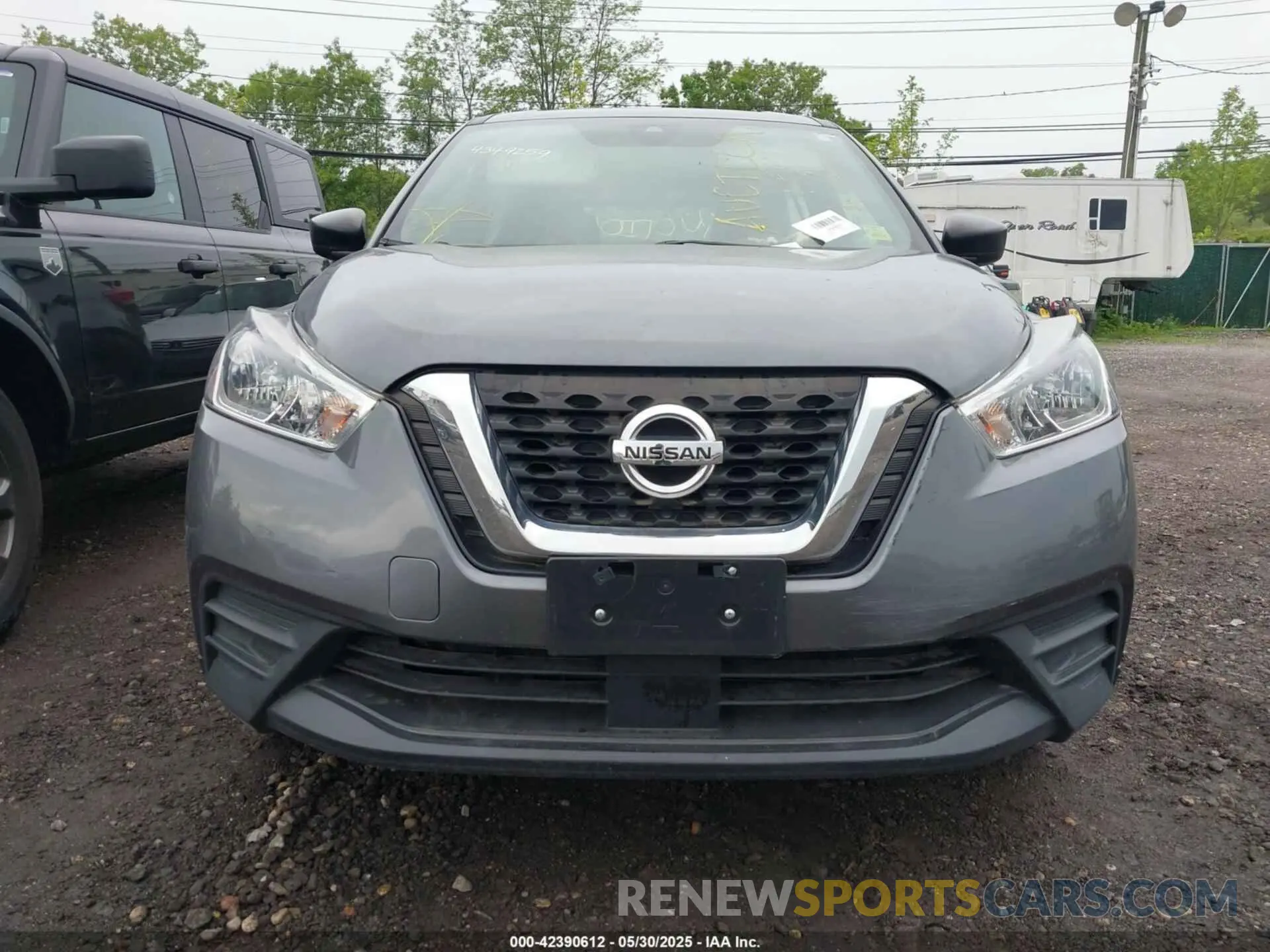 11 Photograph of a damaged car 3N1CP5BV8LL527437 NISSAN KICKS 2020