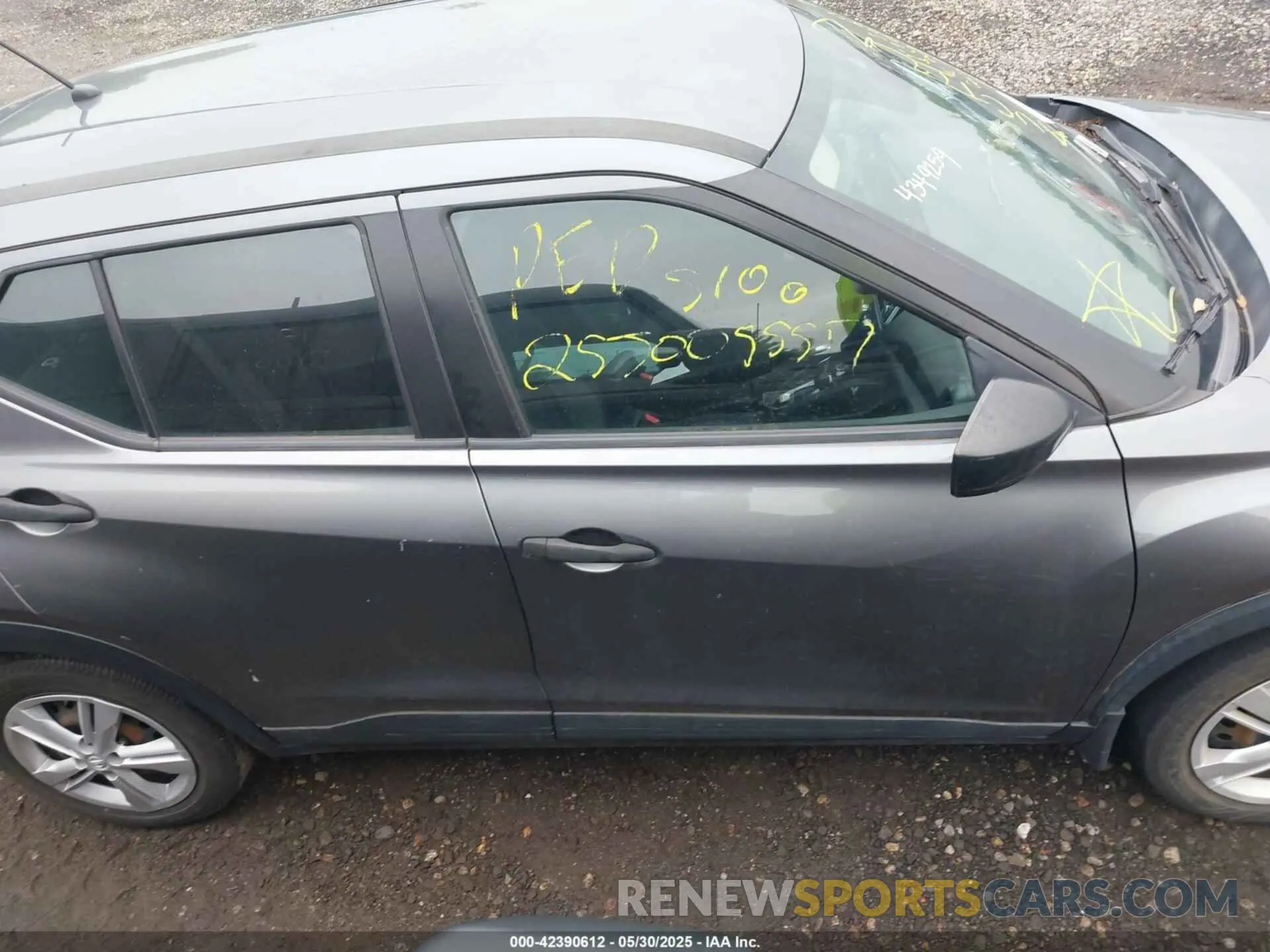 12 Photograph of a damaged car 3N1CP5BV8LL527437 NISSAN KICKS 2020