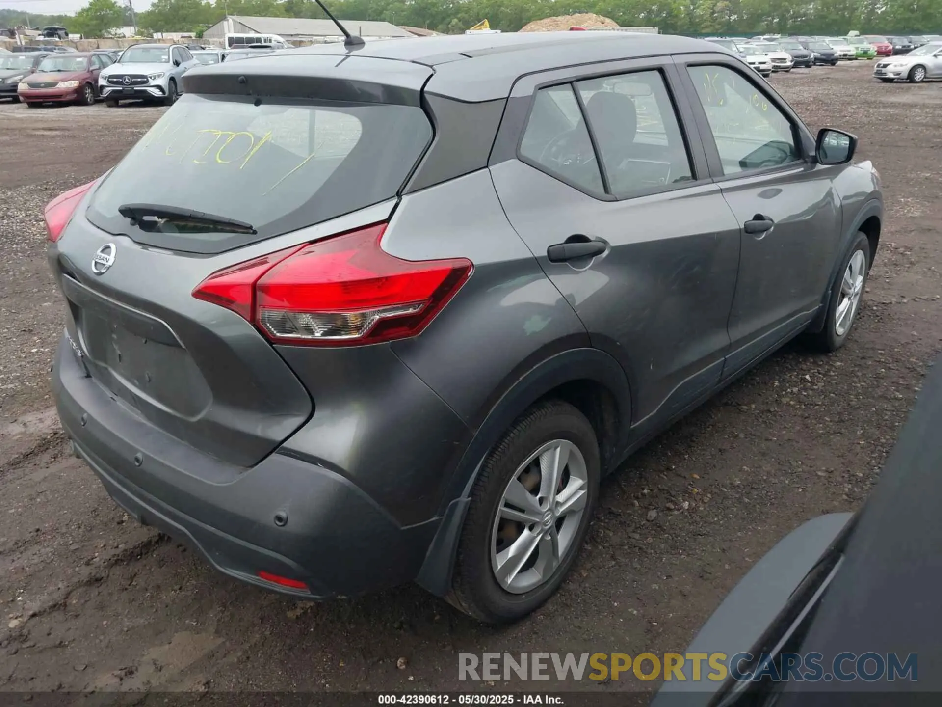4 Photograph of a damaged car 3N1CP5BV8LL527437 NISSAN KICKS 2020