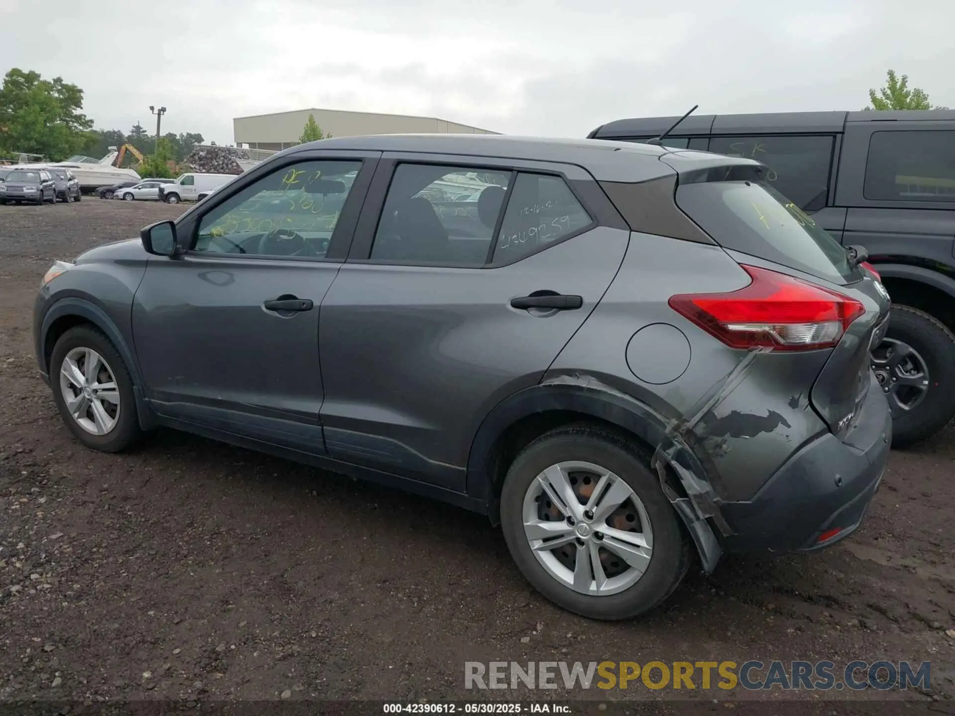 6 Photograph of a damaged car 3N1CP5BV8LL527437 NISSAN KICKS 2020