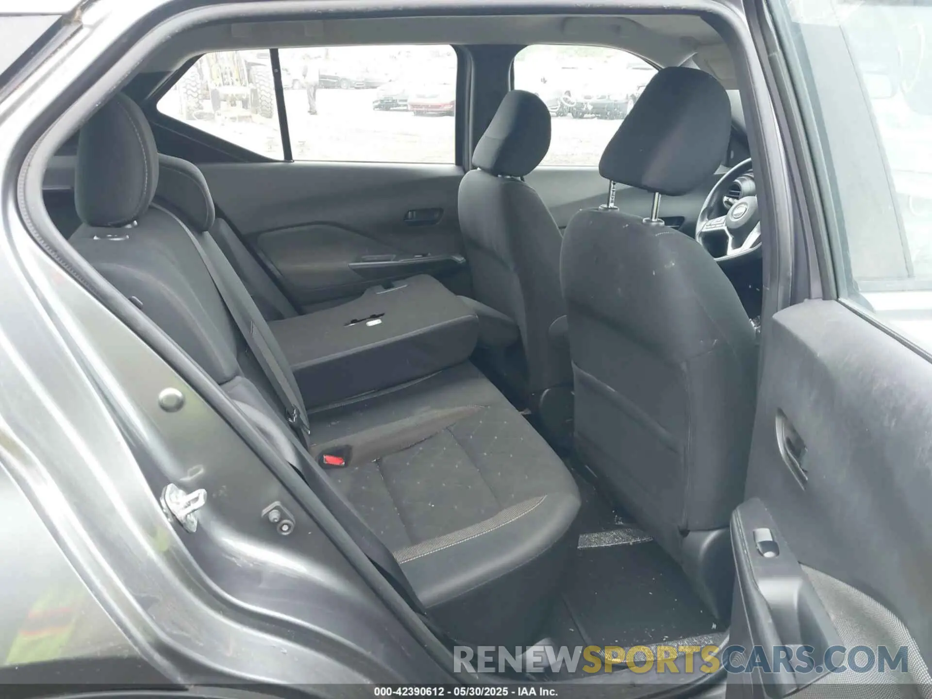 8 Photograph of a damaged car 3N1CP5BV8LL527437 NISSAN KICKS 2020