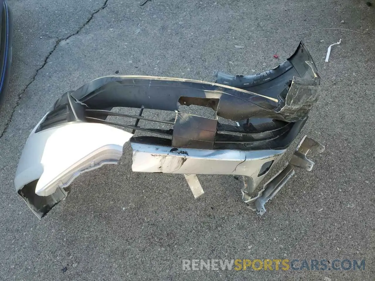 12 Photograph of a damaged car 3N1CP5BV8LL532606 NISSAN KICKS 2020