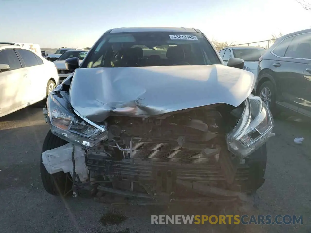 5 Photograph of a damaged car 3N1CP5BV8LL532606 NISSAN KICKS 2020