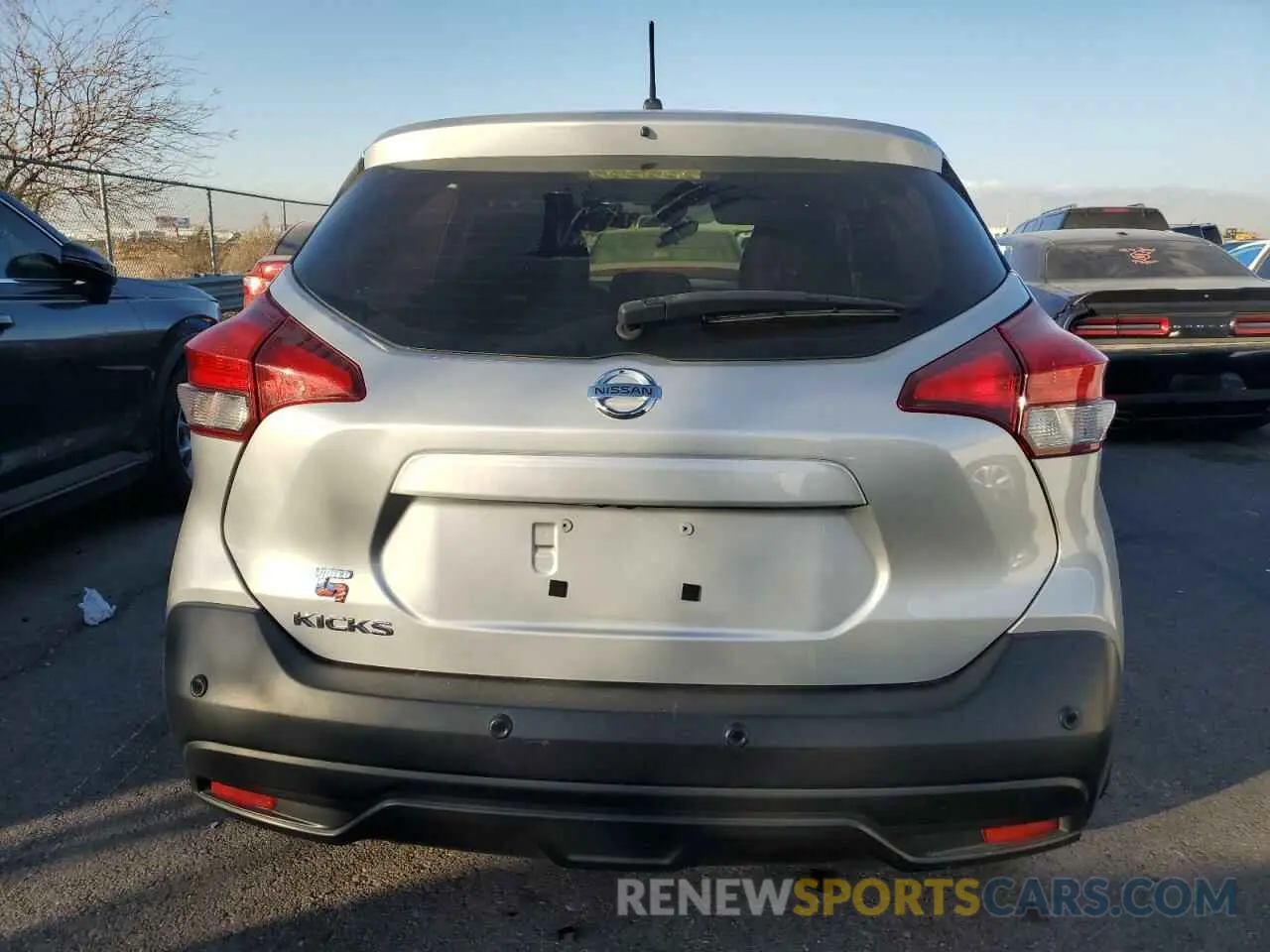 6 Photograph of a damaged car 3N1CP5BV8LL532606 NISSAN KICKS 2020