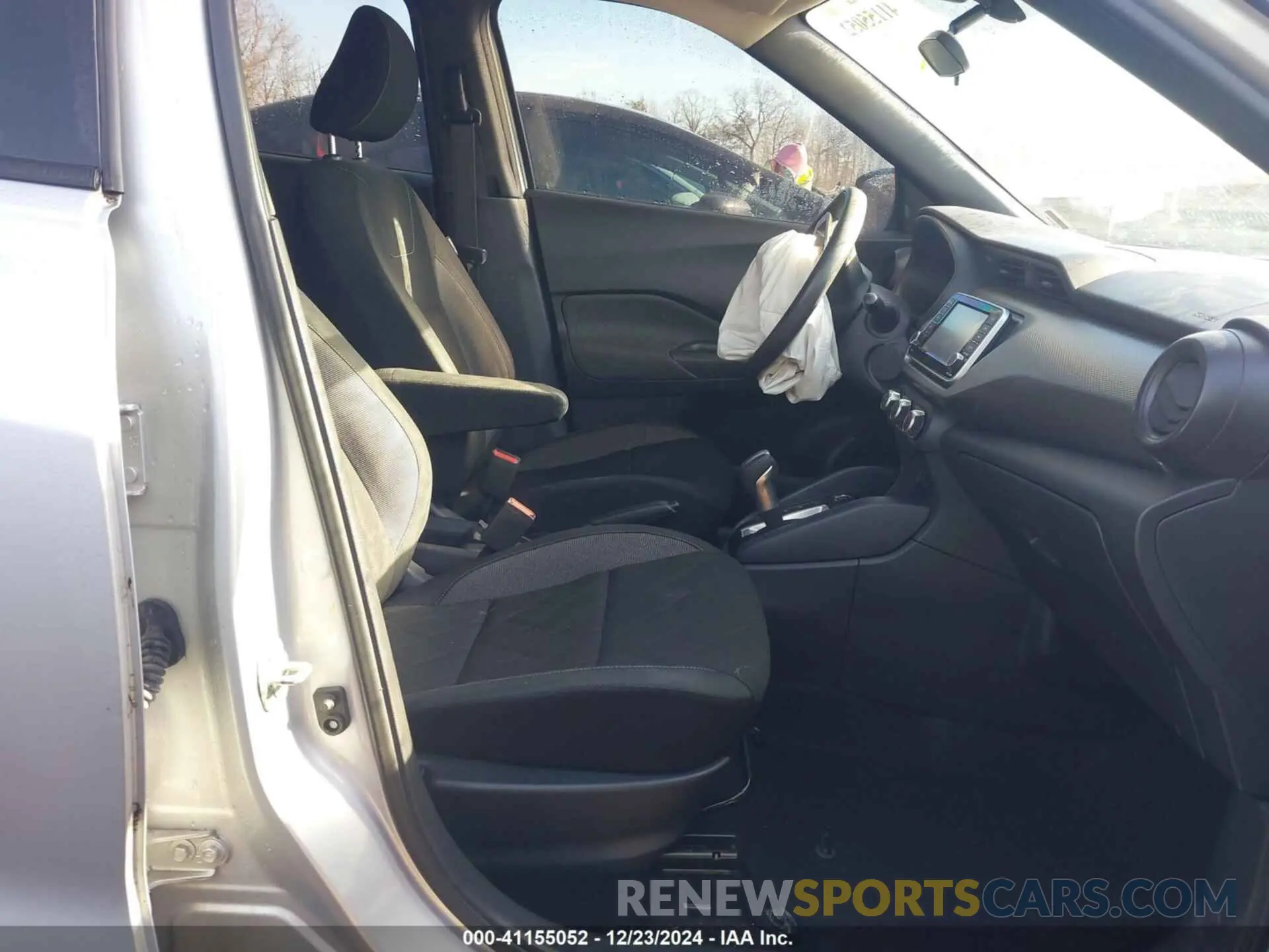 5 Photograph of a damaged car 3N1CP5BV8LL534047 NISSAN KICKS 2020
