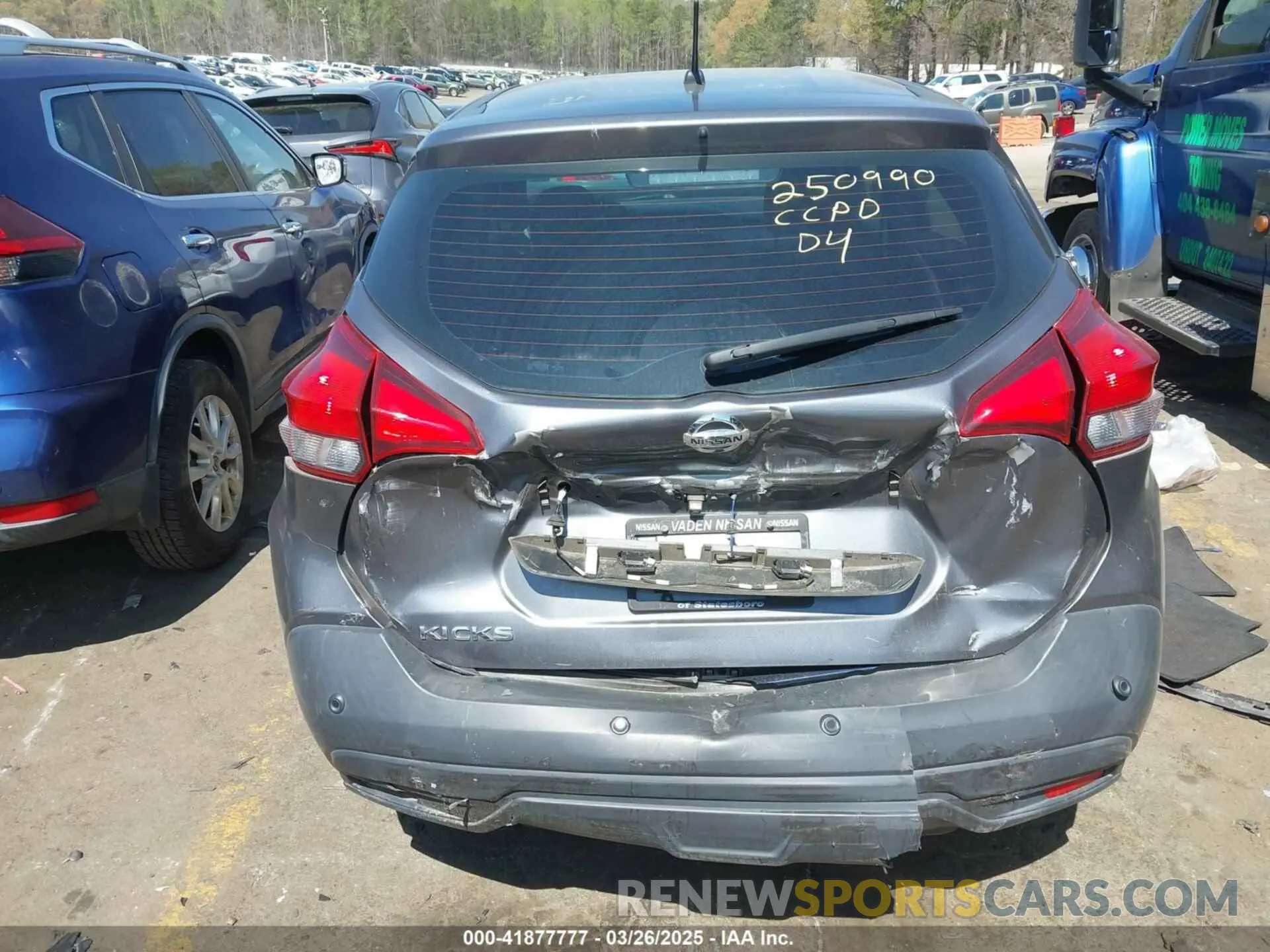 16 Photograph of a damaged car 3N1CP5BV8LL540883 NISSAN KICKS 2020
