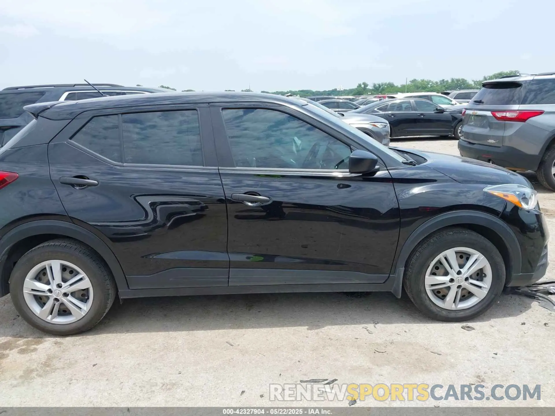 13 Photograph of a damaged car 3N1CP5BV8LL551043 NISSAN KICKS 2020