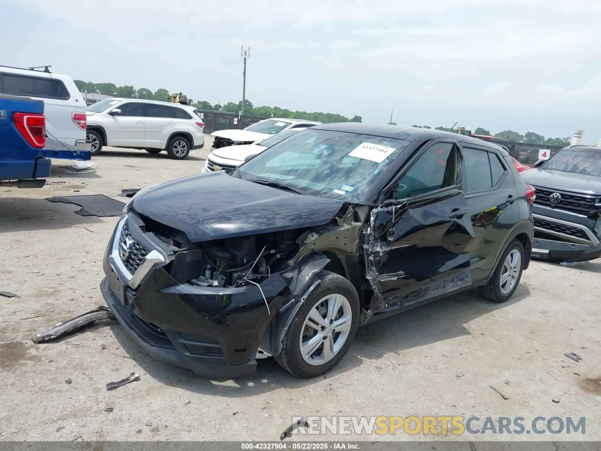 2 Photograph of a damaged car 3N1CP5BV8LL551043 NISSAN KICKS 2020