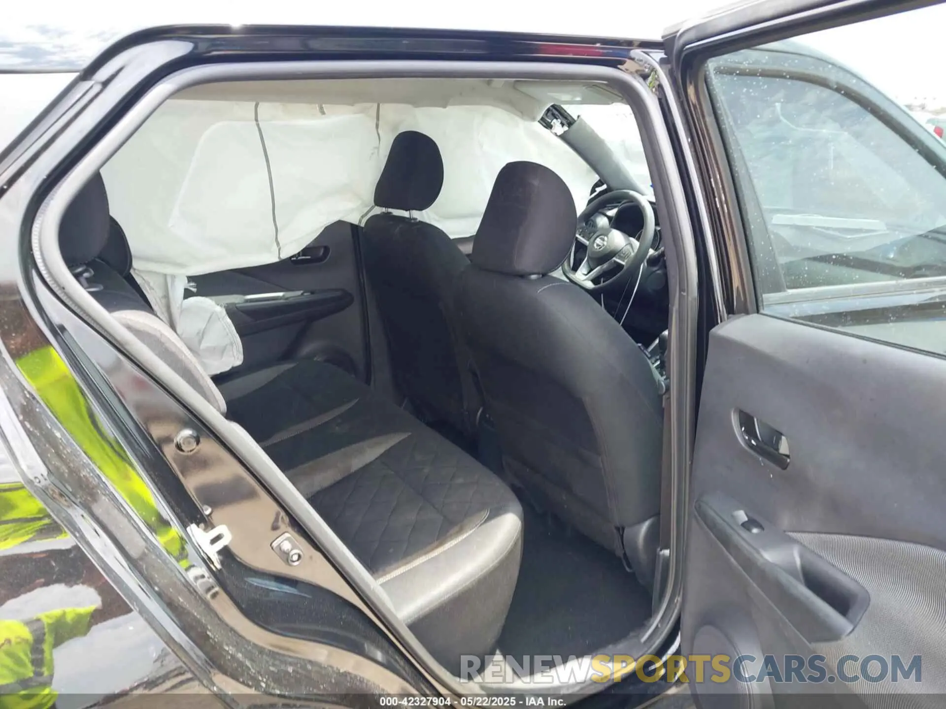 8 Photograph of a damaged car 3N1CP5BV8LL551043 NISSAN KICKS 2020