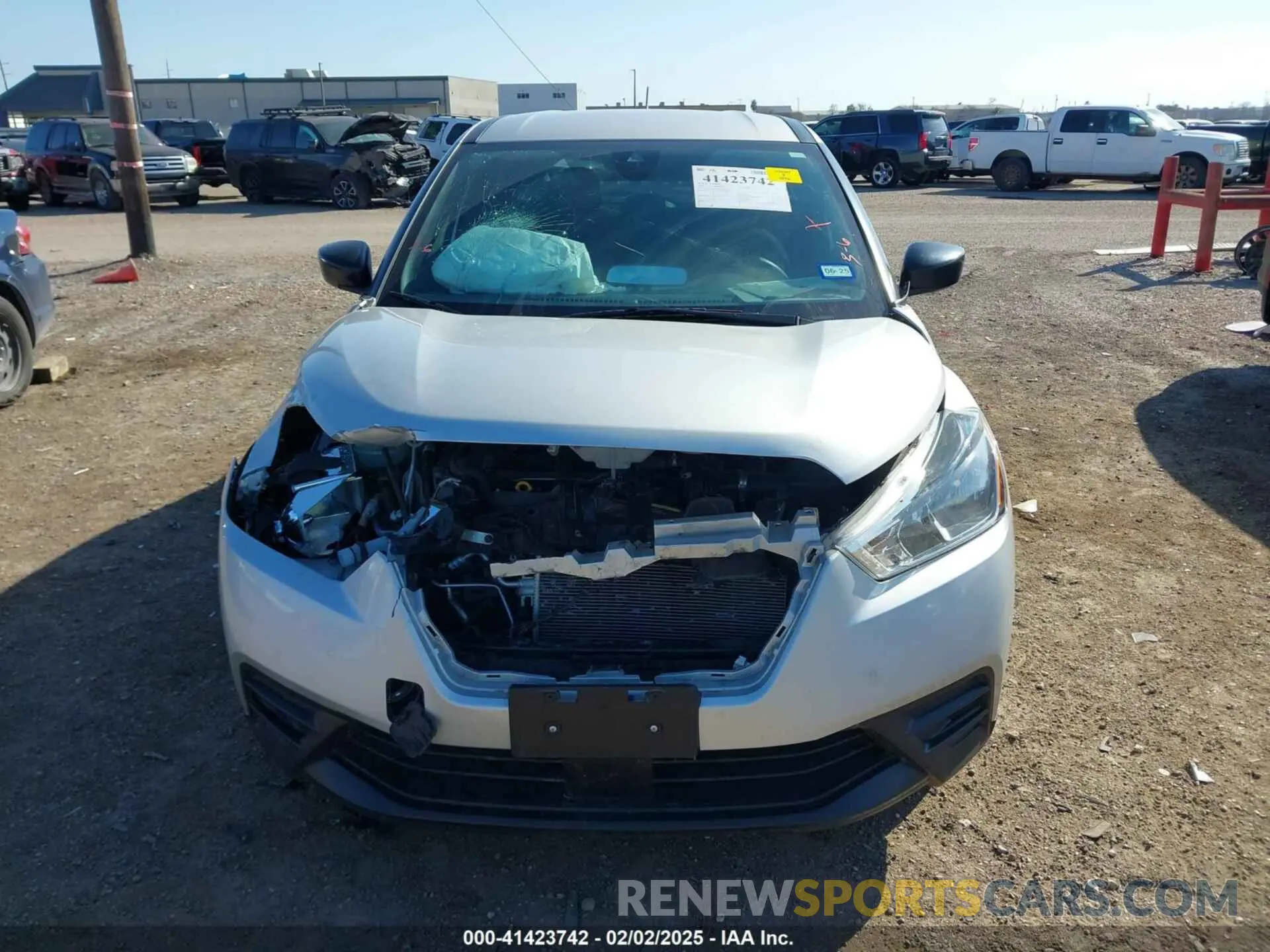 12 Photograph of a damaged car 3N1CP5BV8LL573169 NISSAN KICKS 2020