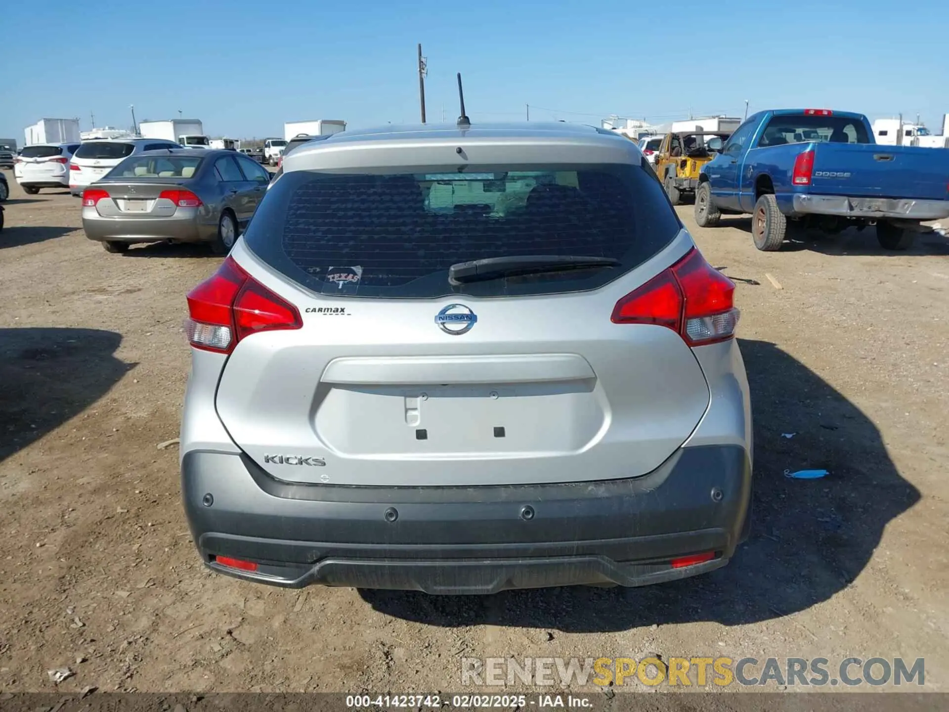 16 Photograph of a damaged car 3N1CP5BV8LL573169 NISSAN KICKS 2020