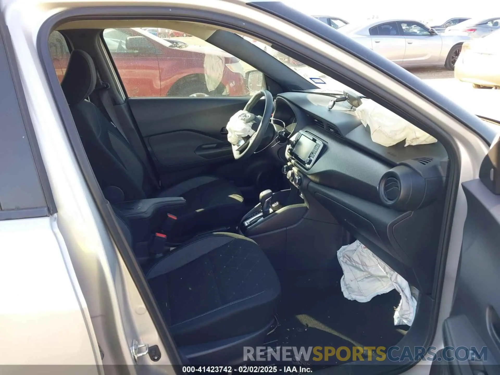 5 Photograph of a damaged car 3N1CP5BV8LL573169 NISSAN KICKS 2020