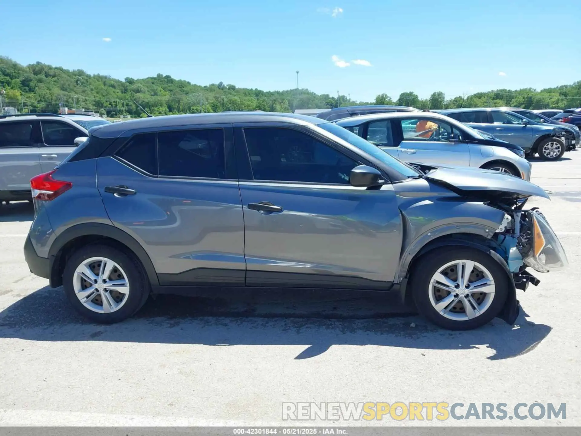 13 Photograph of a damaged car 3N1CP5BV8LL575259 NISSAN KICKS 2020