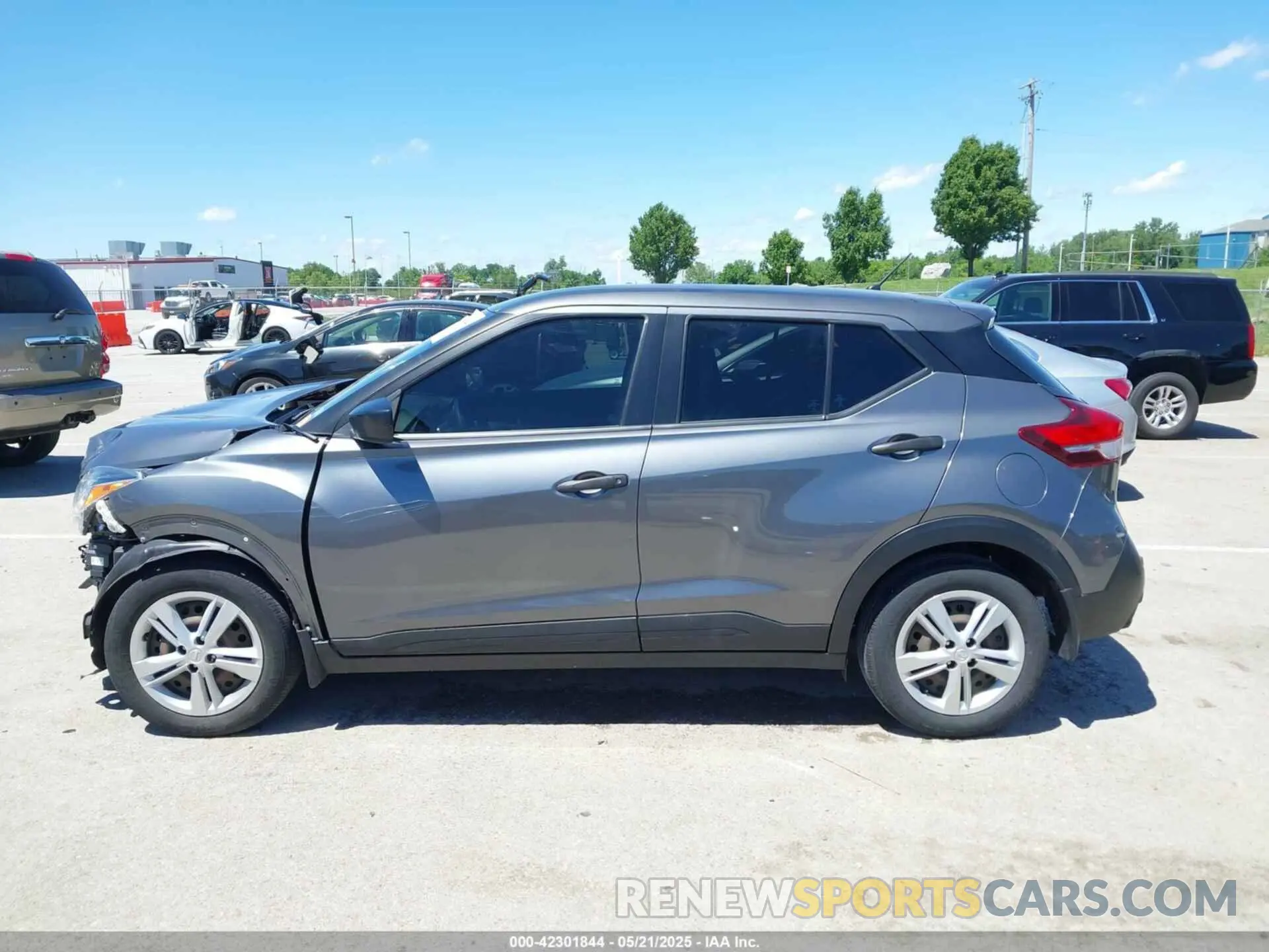 14 Photograph of a damaged car 3N1CP5BV8LL575259 NISSAN KICKS 2020