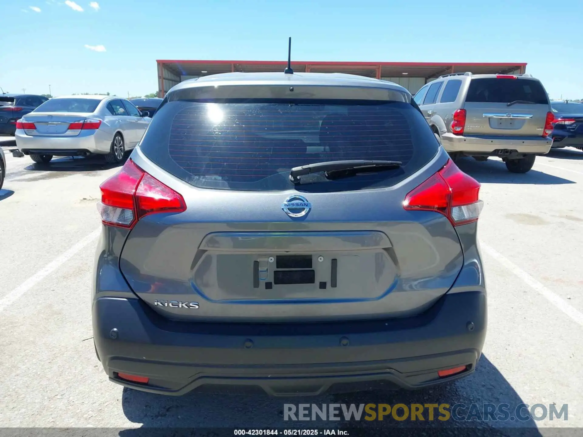 16 Photograph of a damaged car 3N1CP5BV8LL575259 NISSAN KICKS 2020
