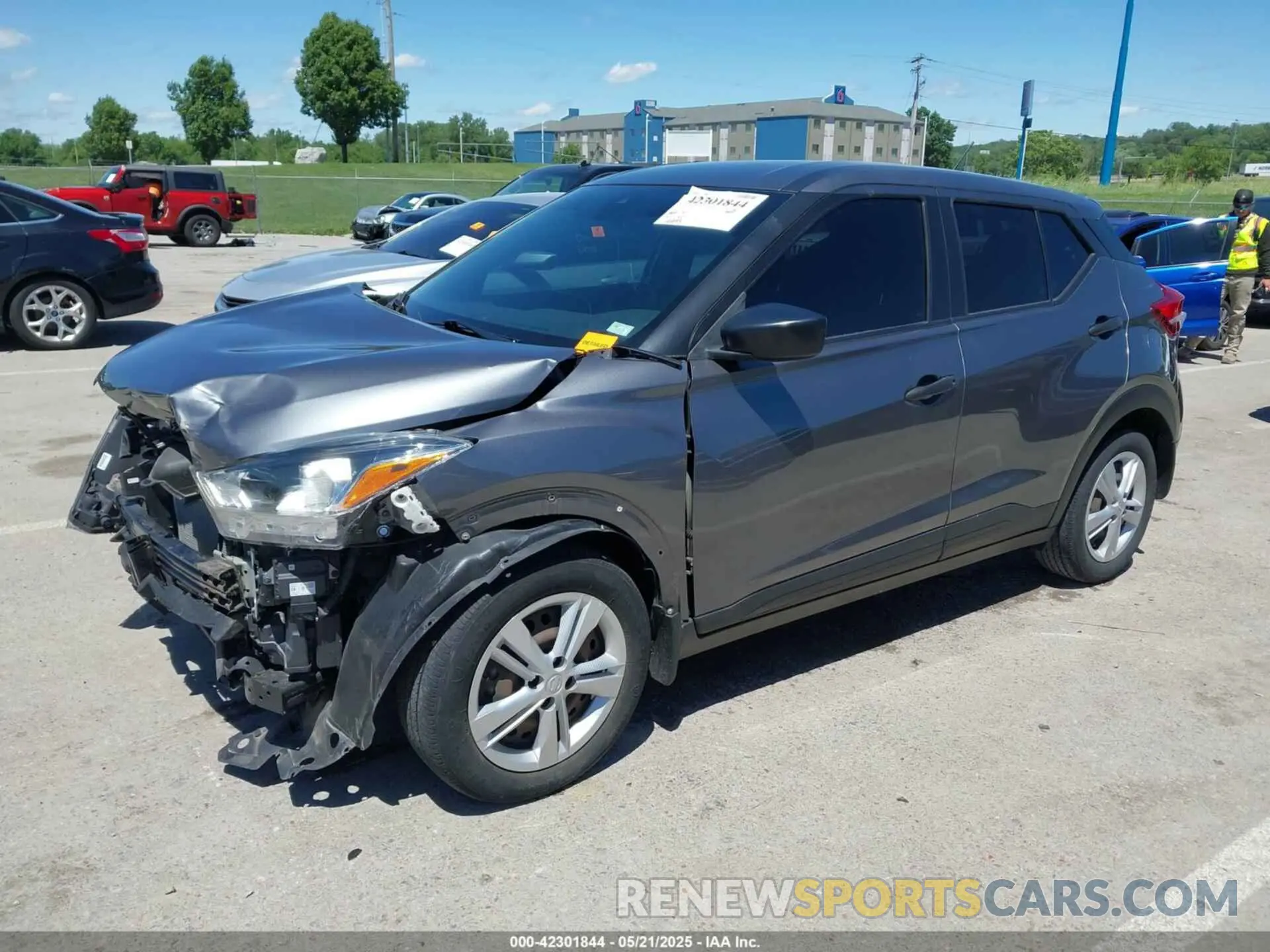 2 Photograph of a damaged car 3N1CP5BV8LL575259 NISSAN KICKS 2020