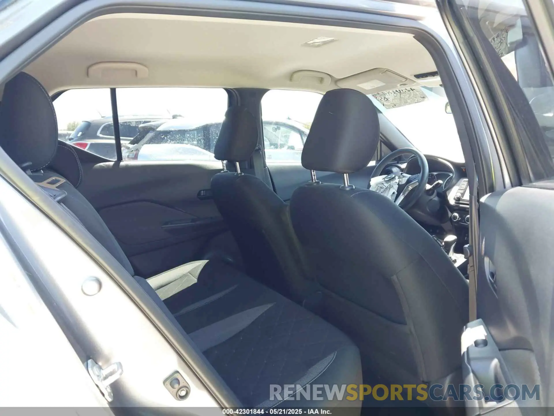 8 Photograph of a damaged car 3N1CP5BV8LL575259 NISSAN KICKS 2020