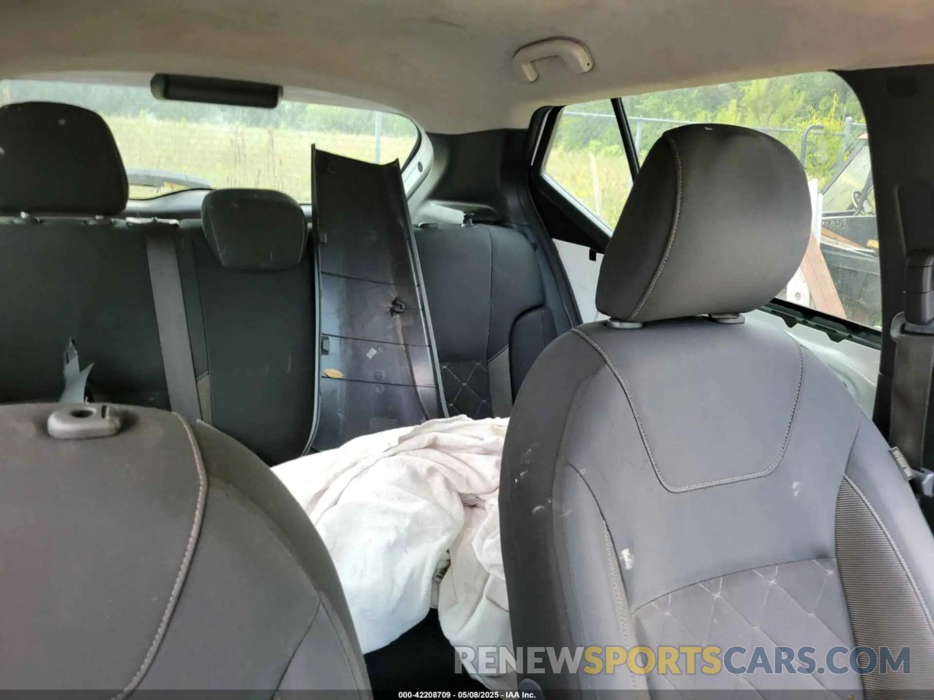 8 Photograph of a damaged car 3N1CP5BV9LL487319 NISSAN KICKS 2020