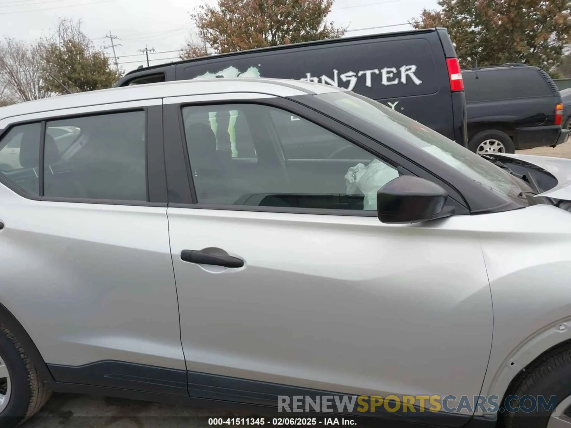 14 Photograph of a damaged car 3N1CP5BV9LL510467 NISSAN KICKS 2020