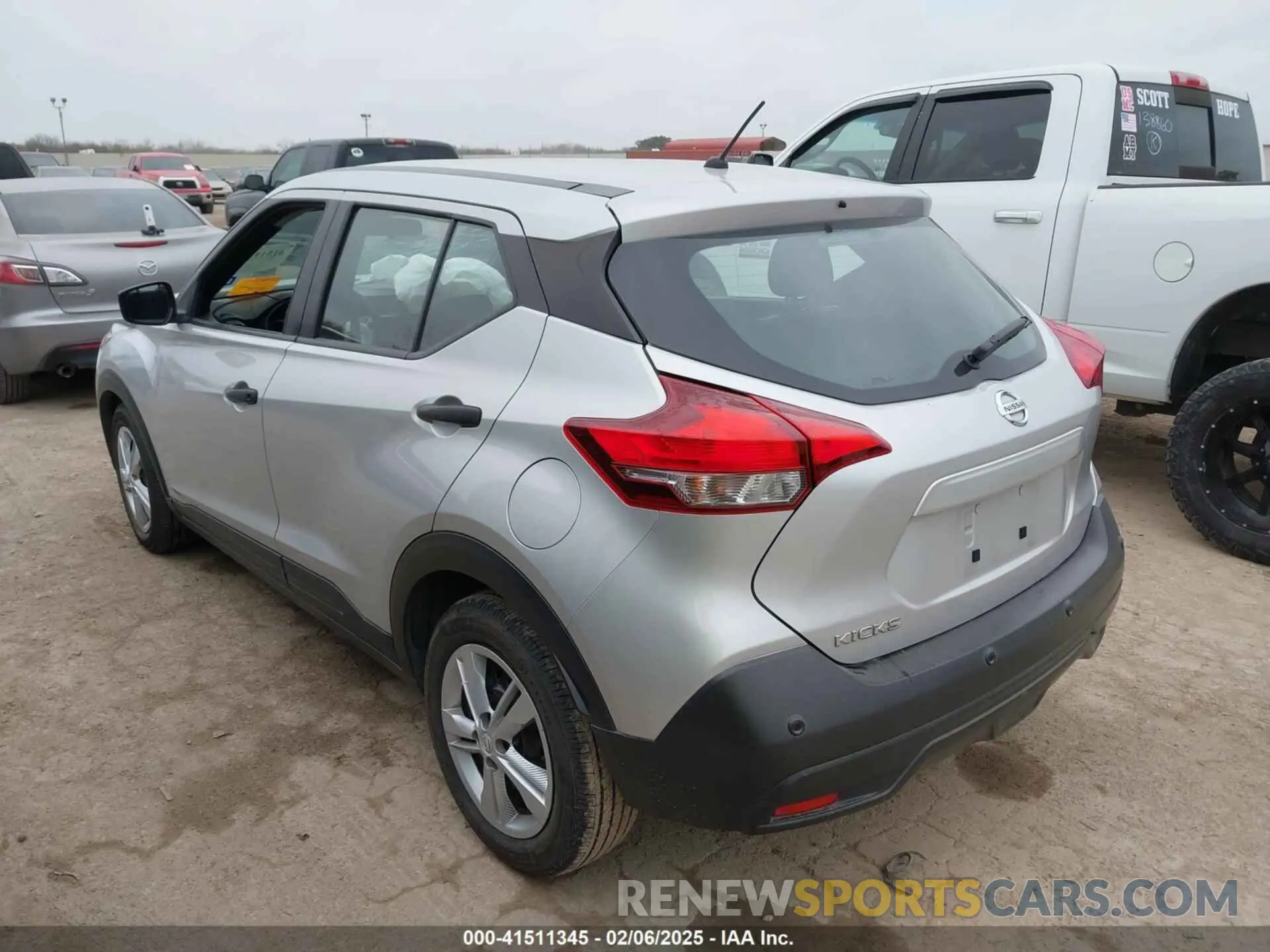 3 Photograph of a damaged car 3N1CP5BV9LL510467 NISSAN KICKS 2020