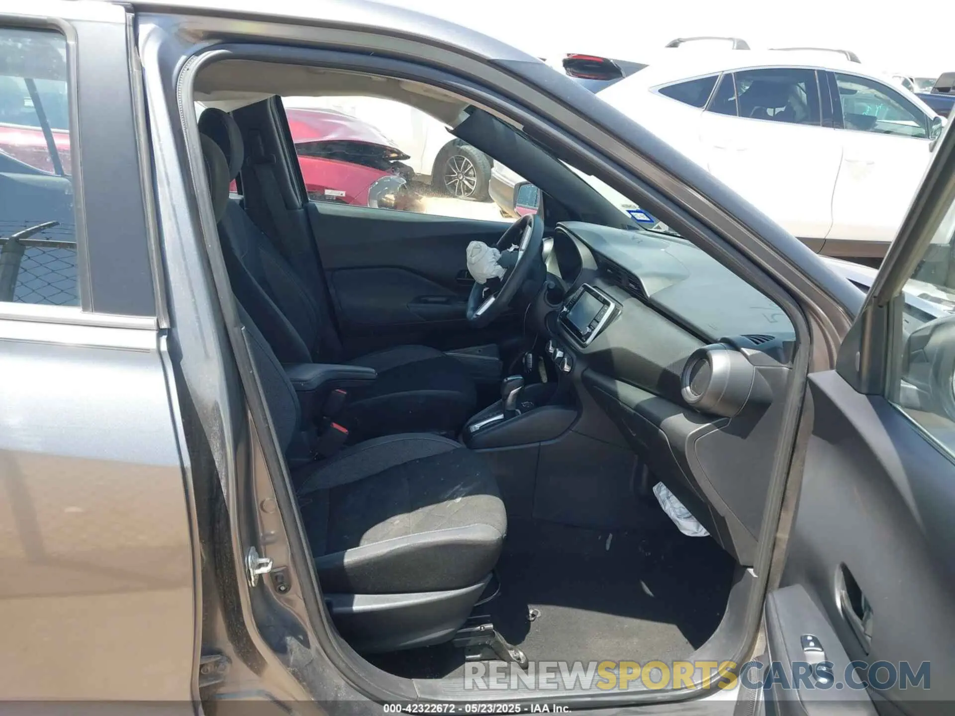 5 Photograph of a damaged car 3N1CP5BV9LL525082 NISSAN KICKS 2020