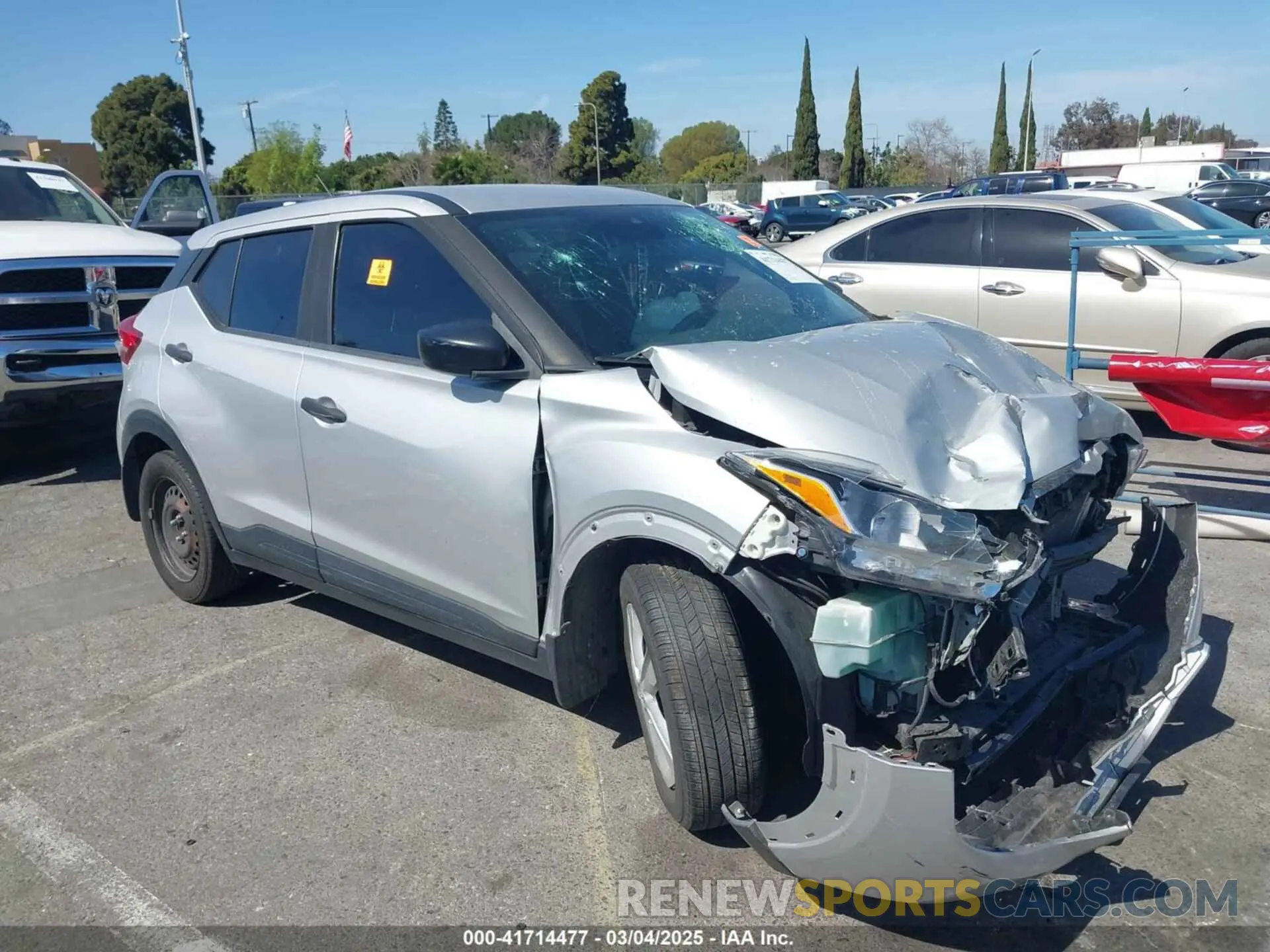 12 Photograph of a damaged car 3N1CP5BV9LL537393 NISSAN KICKS 2020