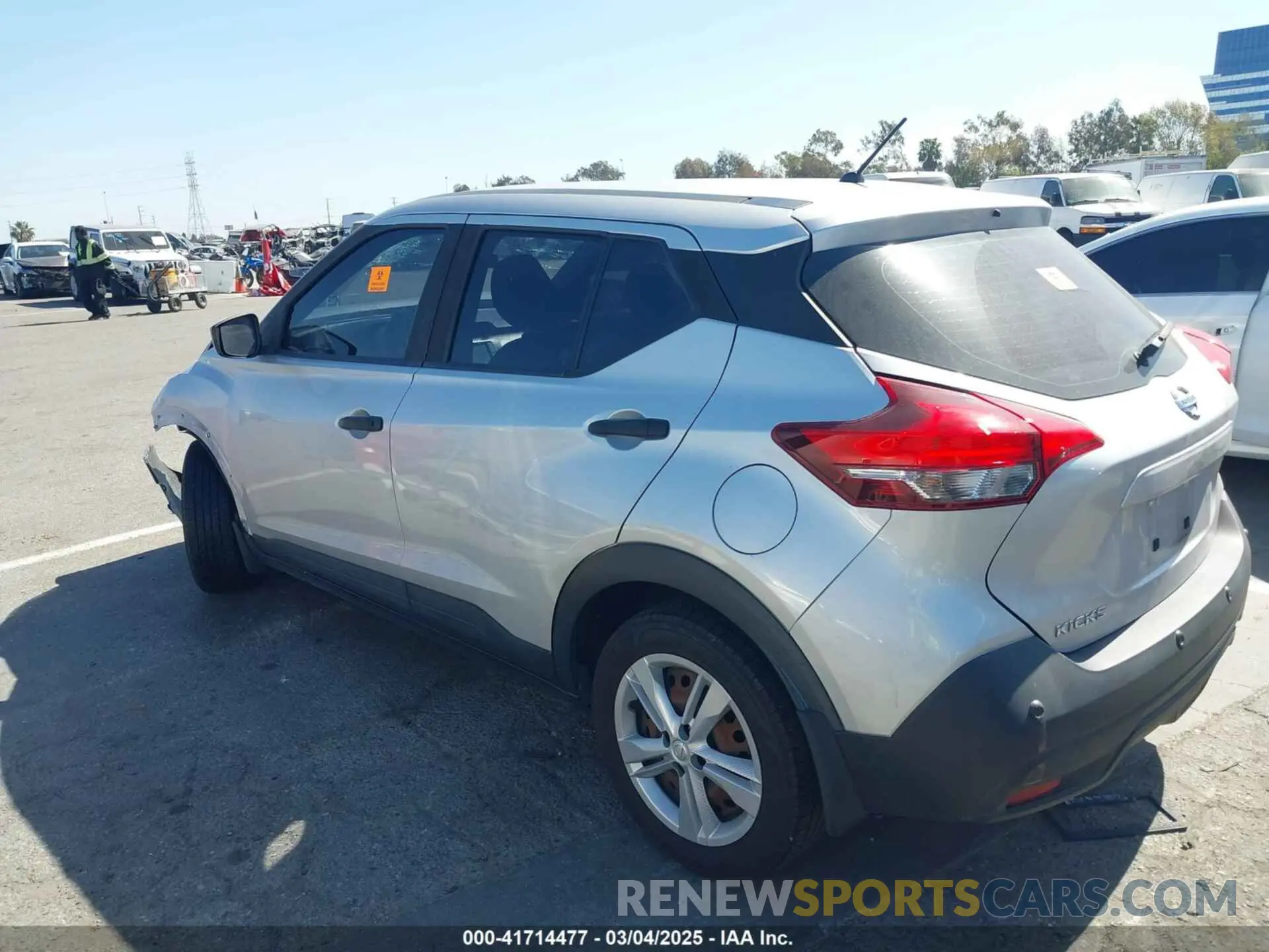 13 Photograph of a damaged car 3N1CP5BV9LL537393 NISSAN KICKS 2020