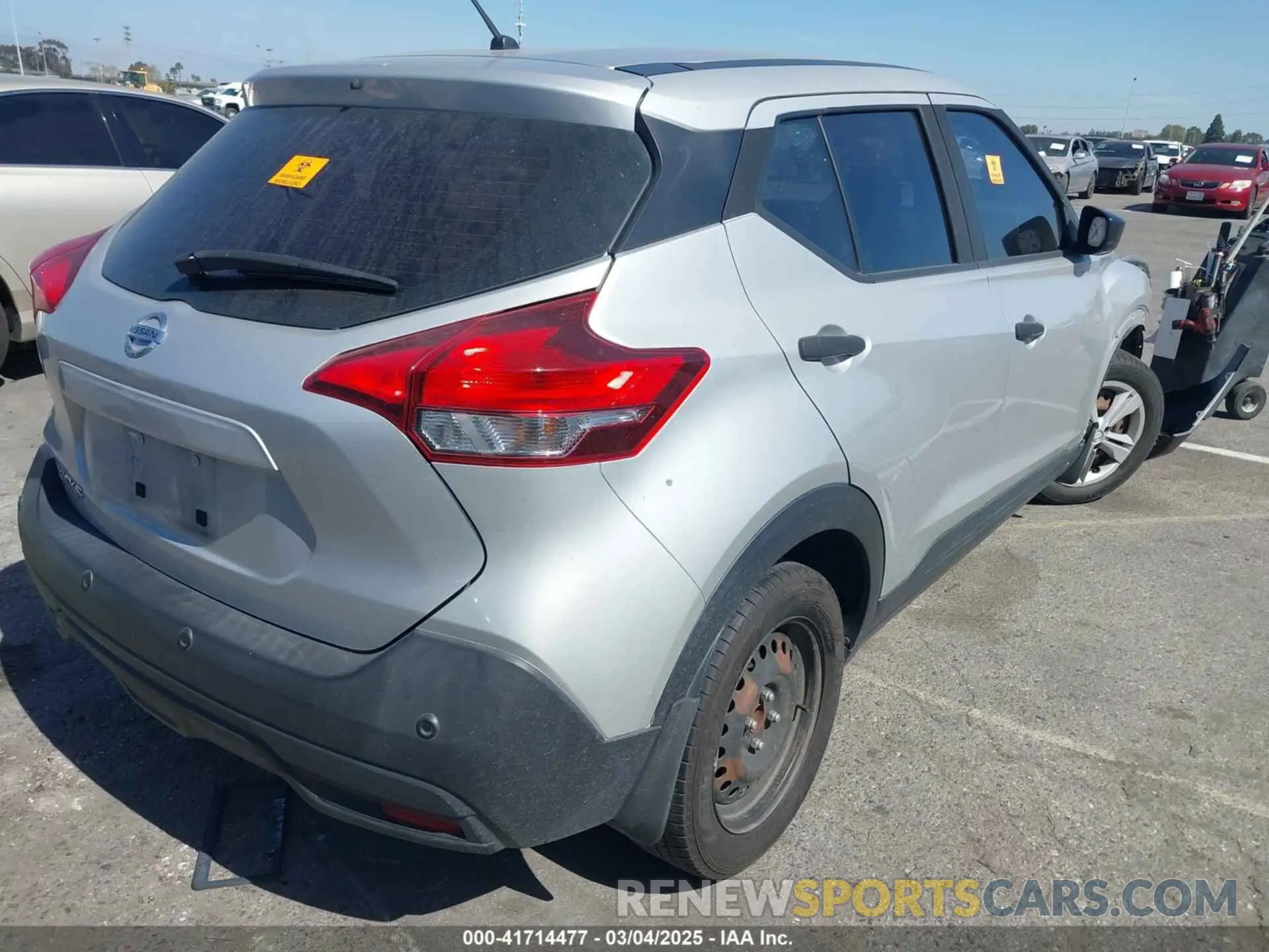 4 Photograph of a damaged car 3N1CP5BV9LL537393 NISSAN KICKS 2020