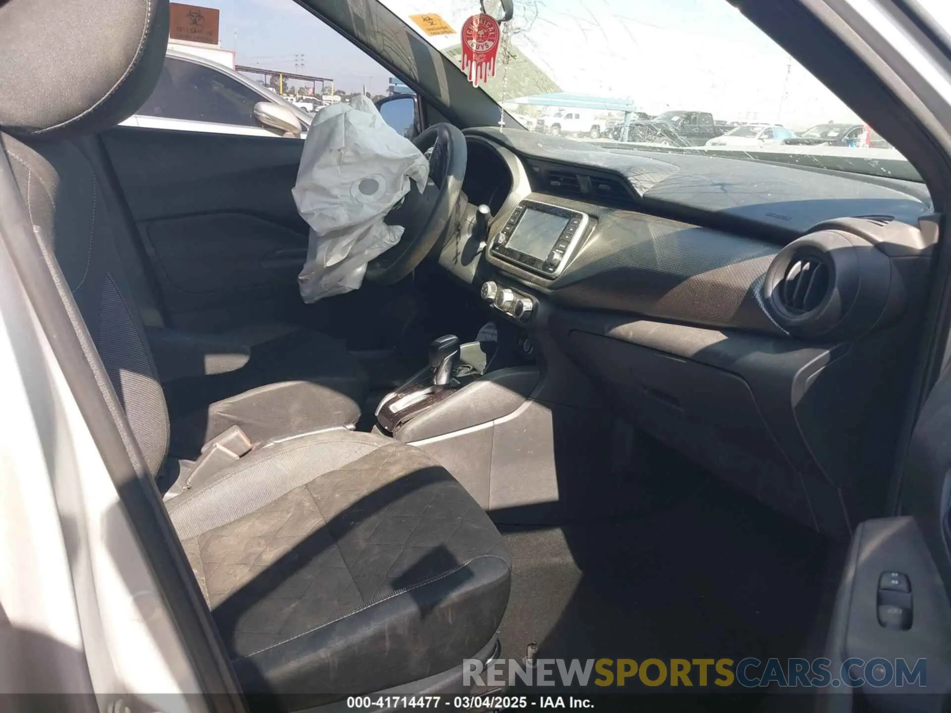 5 Photograph of a damaged car 3N1CP5BV9LL537393 NISSAN KICKS 2020
