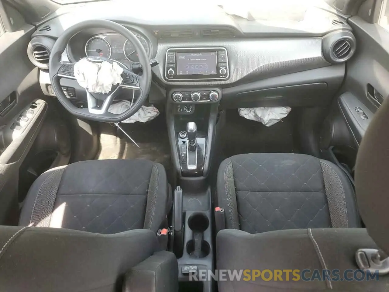 8 Photograph of a damaged car 3N1CP5BV9LL539063 NISSAN KICKS 2020
