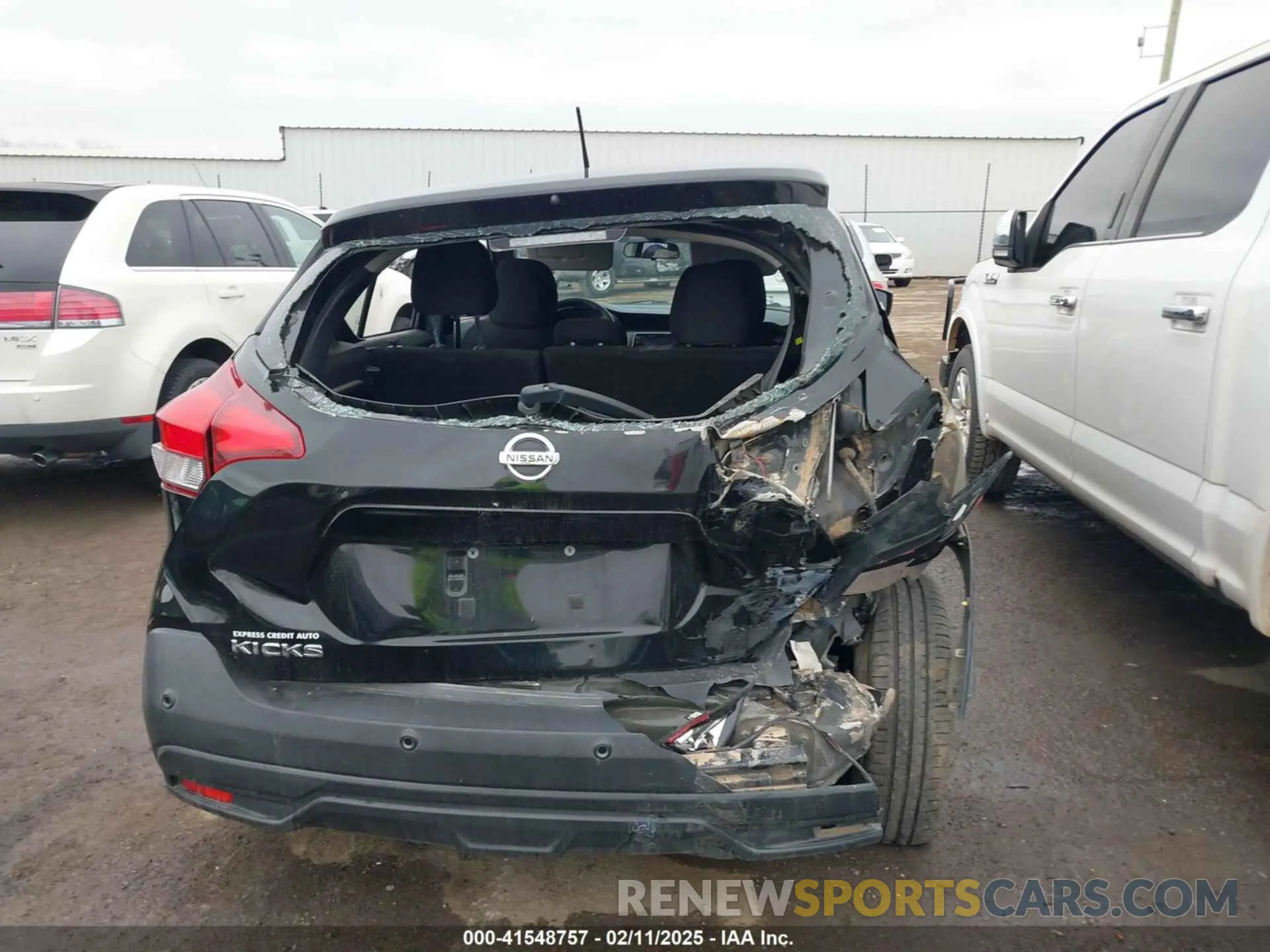 16 Photograph of a damaged car 3N1CP5BV9LL551763 NISSAN KICKS 2020