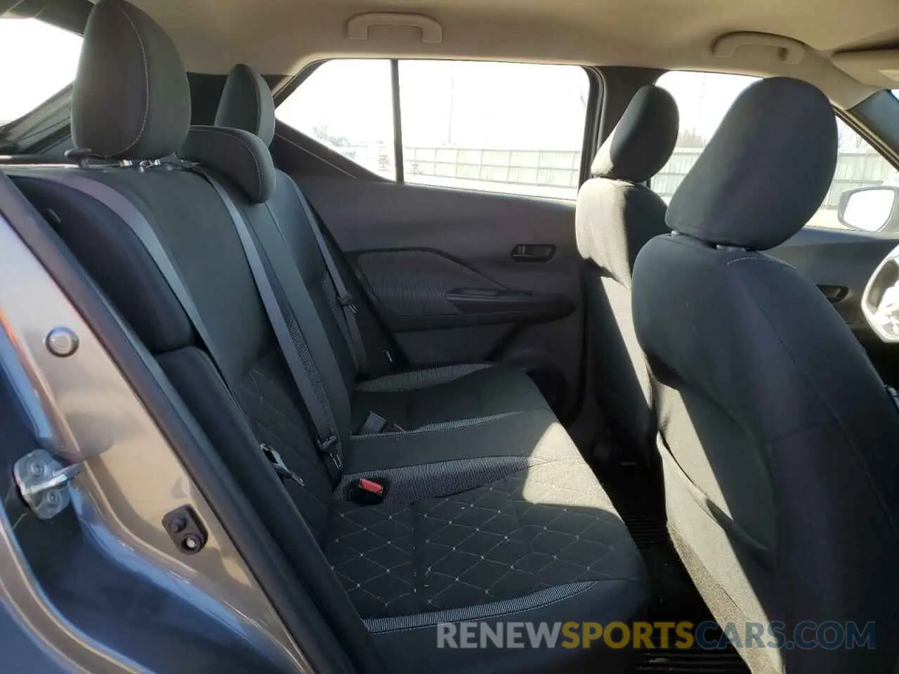 10 Photograph of a damaged car 3N1CP5BV9LL558504 NISSAN KICKS 2020