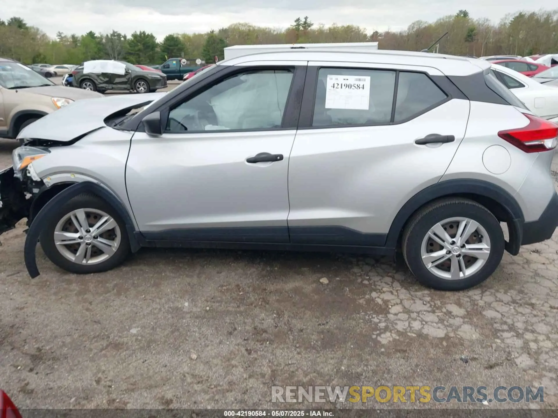 15 Photograph of a damaged car 3N1CP5BV9LL563069 NISSAN KICKS 2020