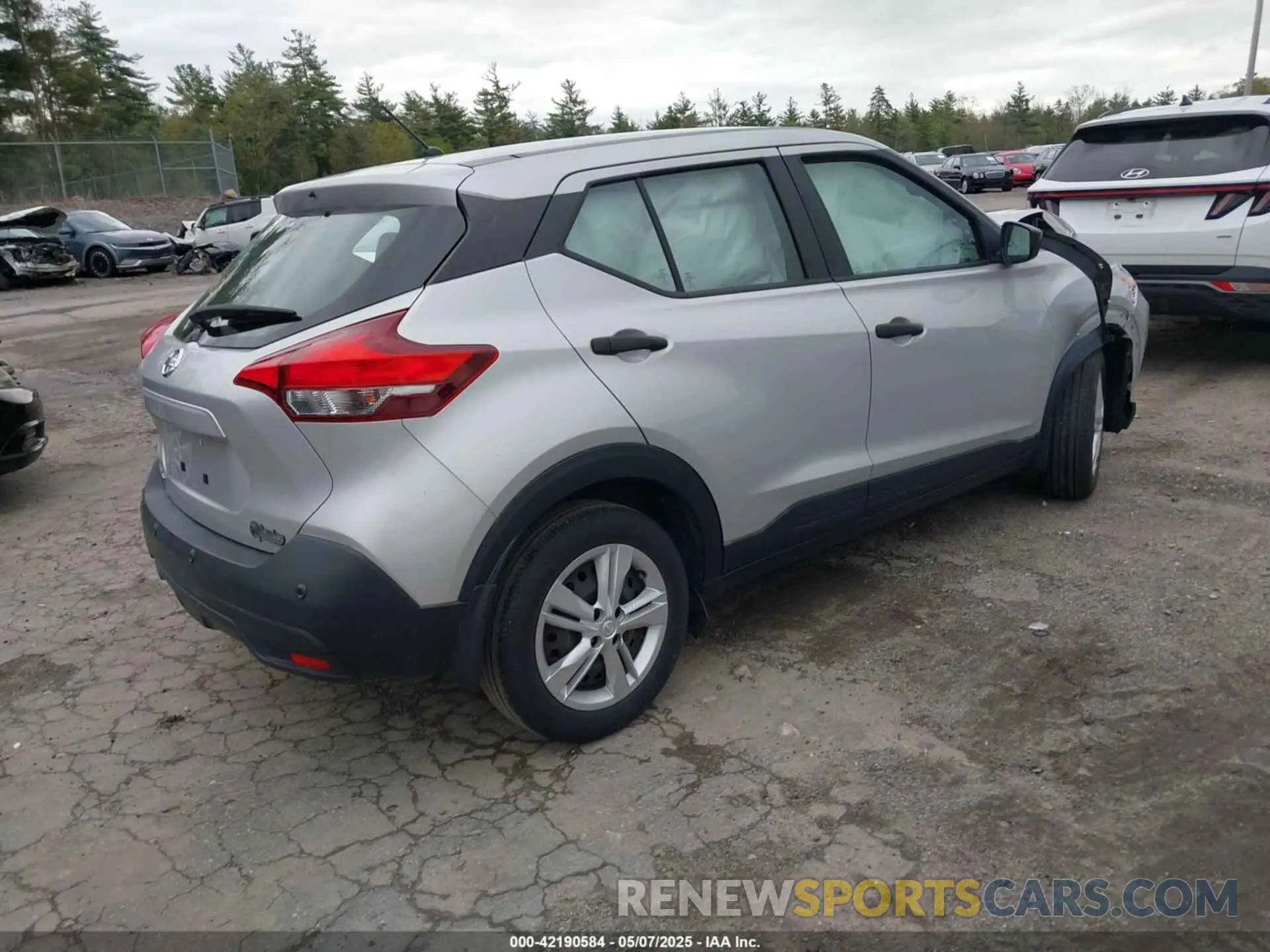 4 Photograph of a damaged car 3N1CP5BV9LL563069 NISSAN KICKS 2020