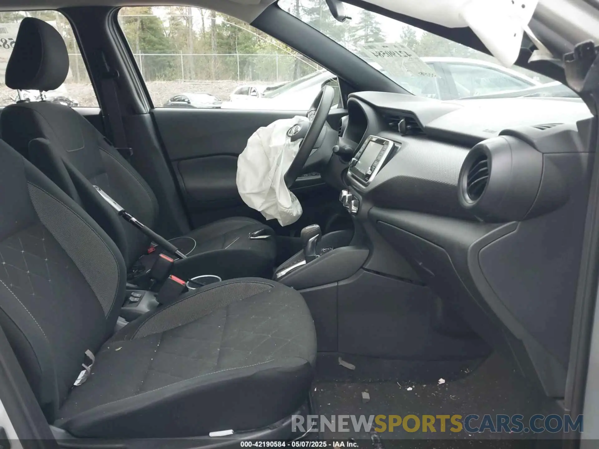 5 Photograph of a damaged car 3N1CP5BV9LL563069 NISSAN KICKS 2020