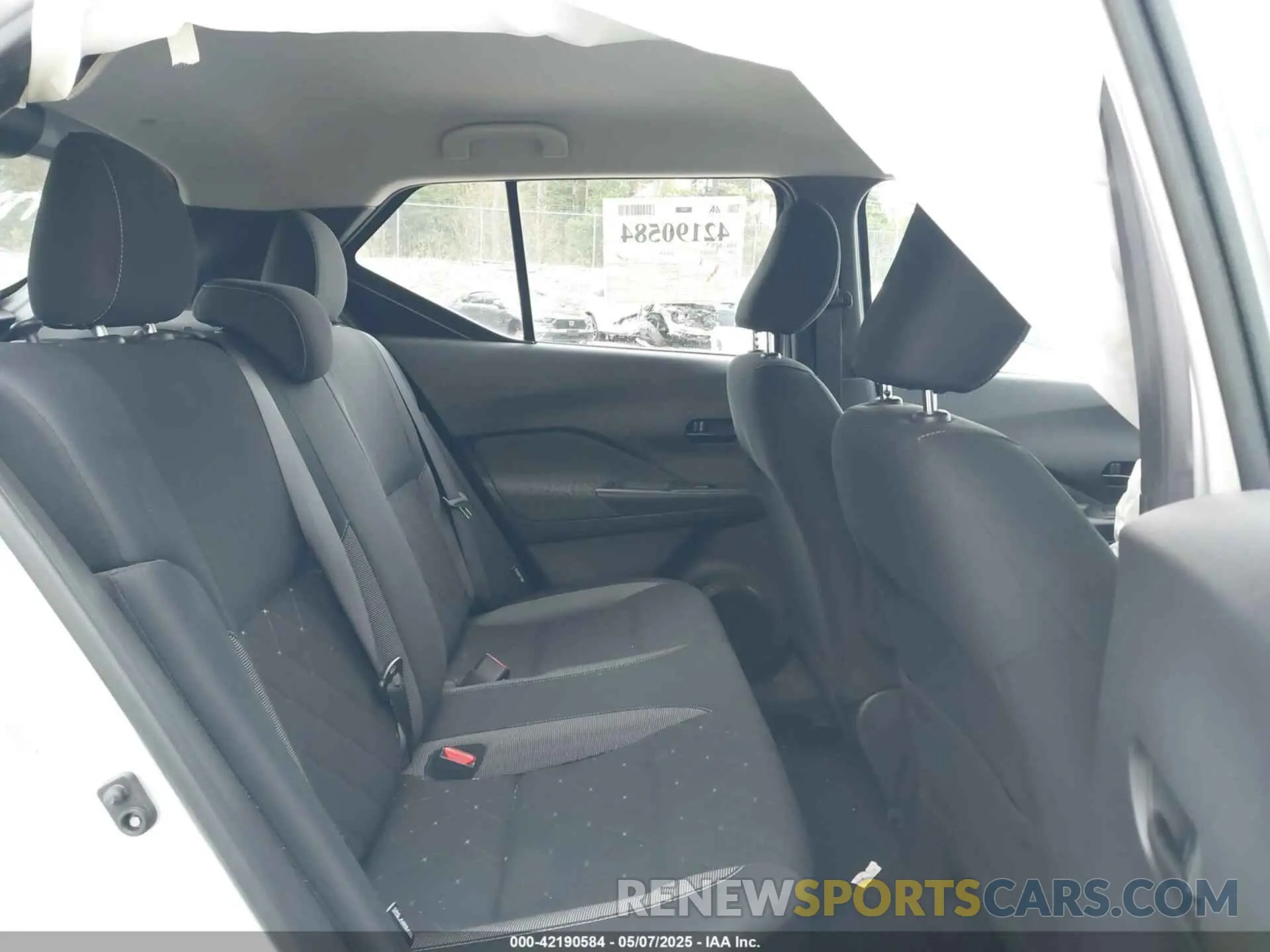 8 Photograph of a damaged car 3N1CP5BV9LL563069 NISSAN KICKS 2020