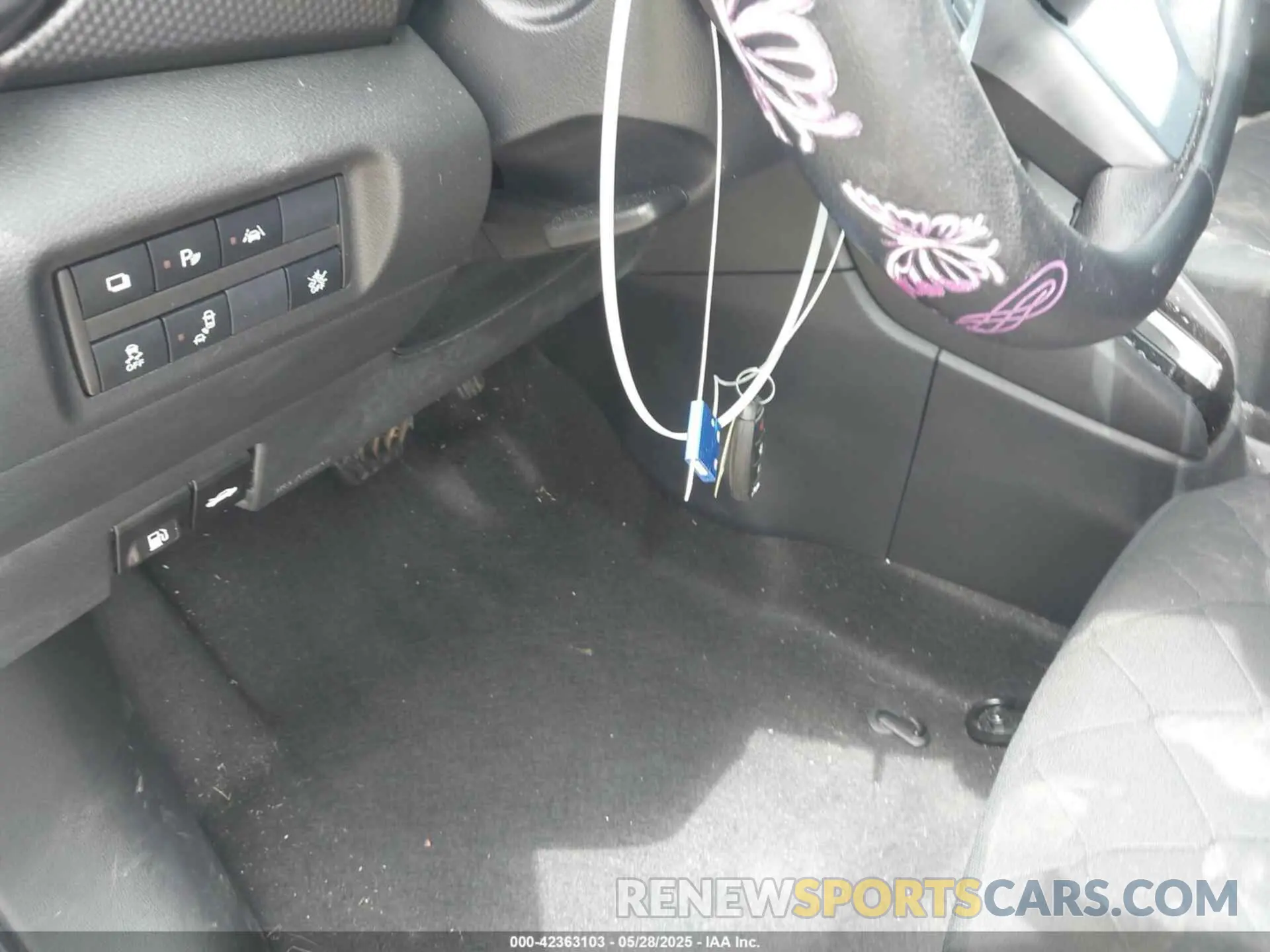 11 Photograph of a damaged car 3N1CP5BV9LL570328 NISSAN KICKS 2020