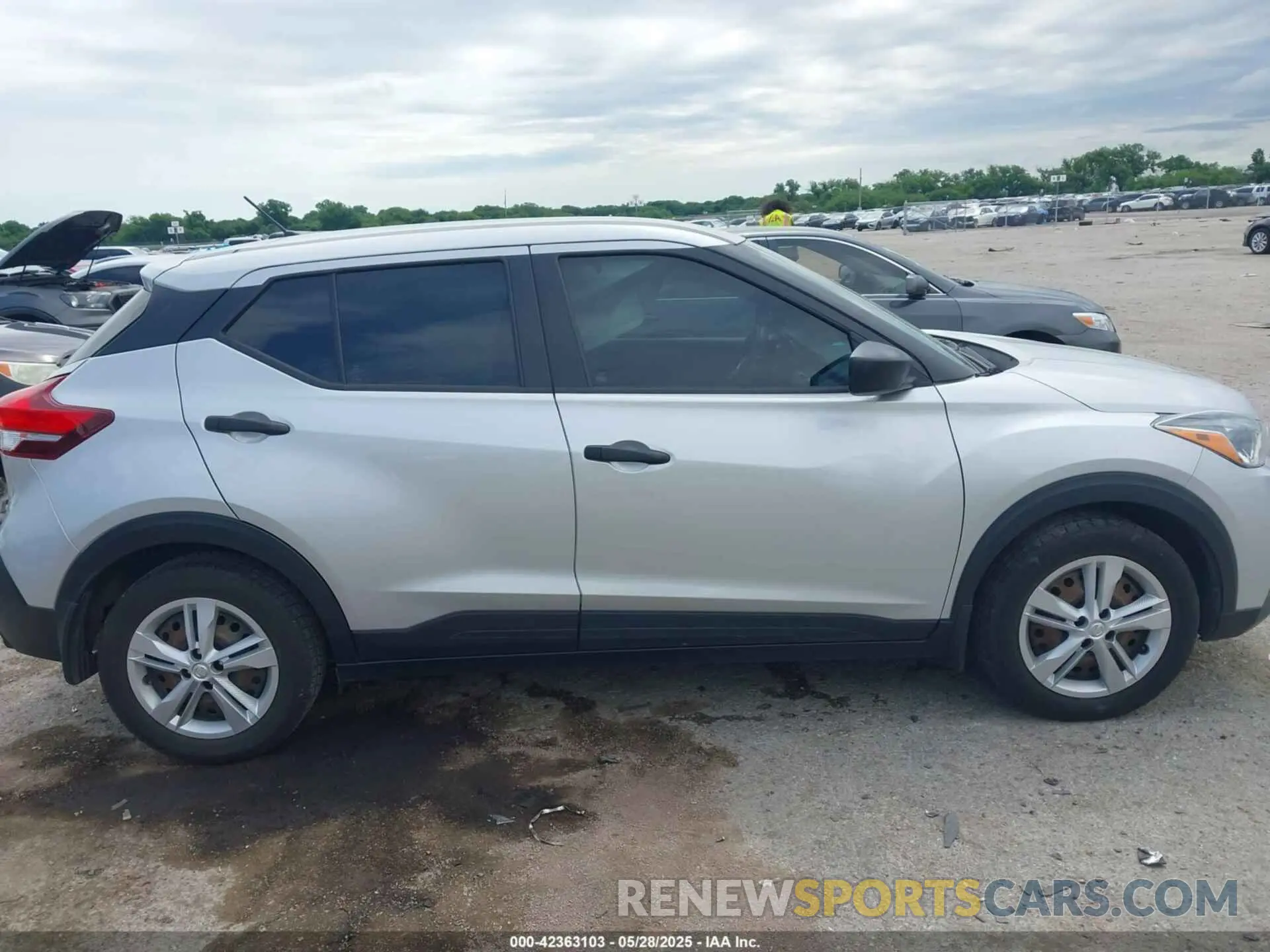 13 Photograph of a damaged car 3N1CP5BV9LL570328 NISSAN KICKS 2020