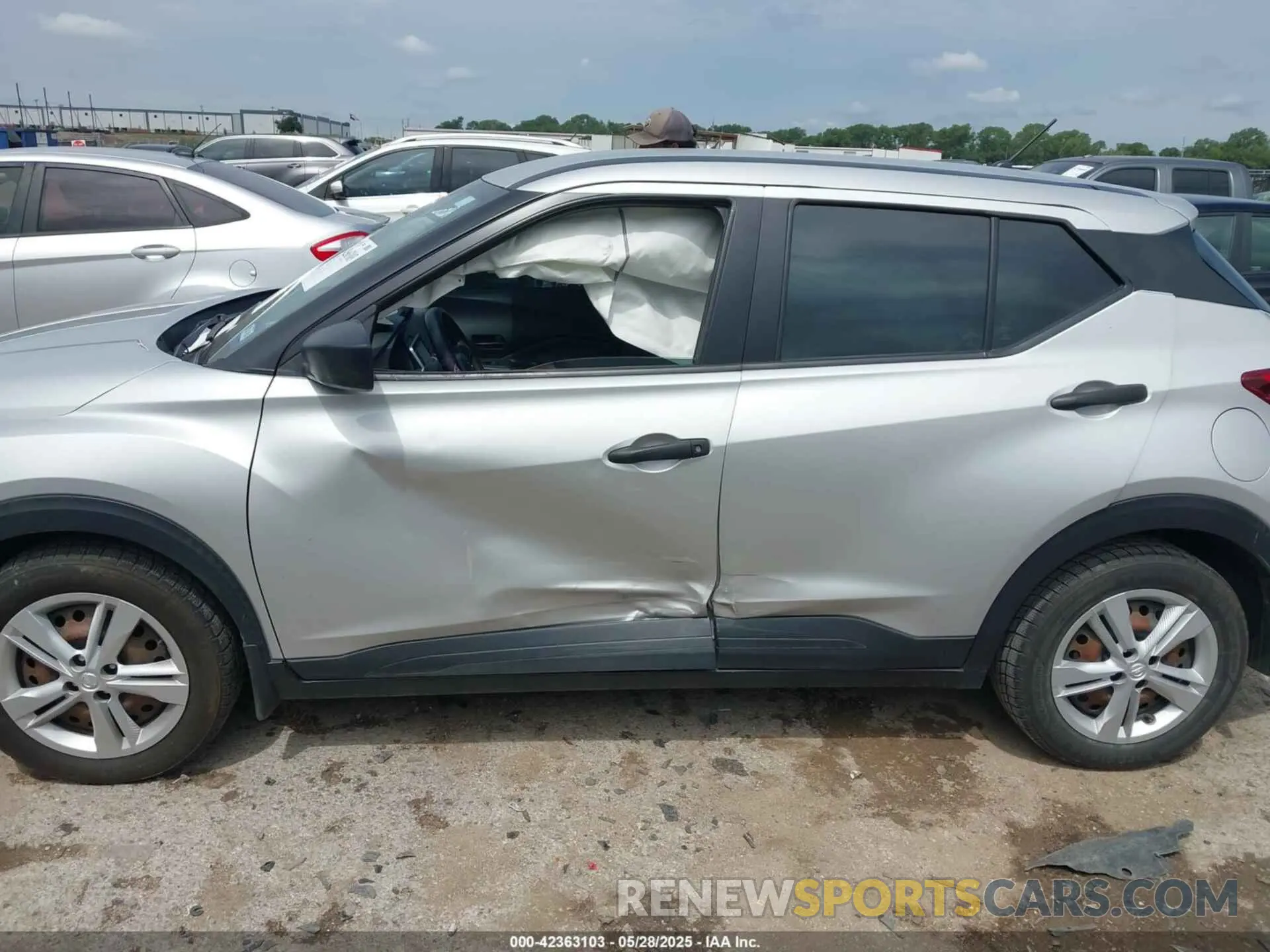 14 Photograph of a damaged car 3N1CP5BV9LL570328 NISSAN KICKS 2020