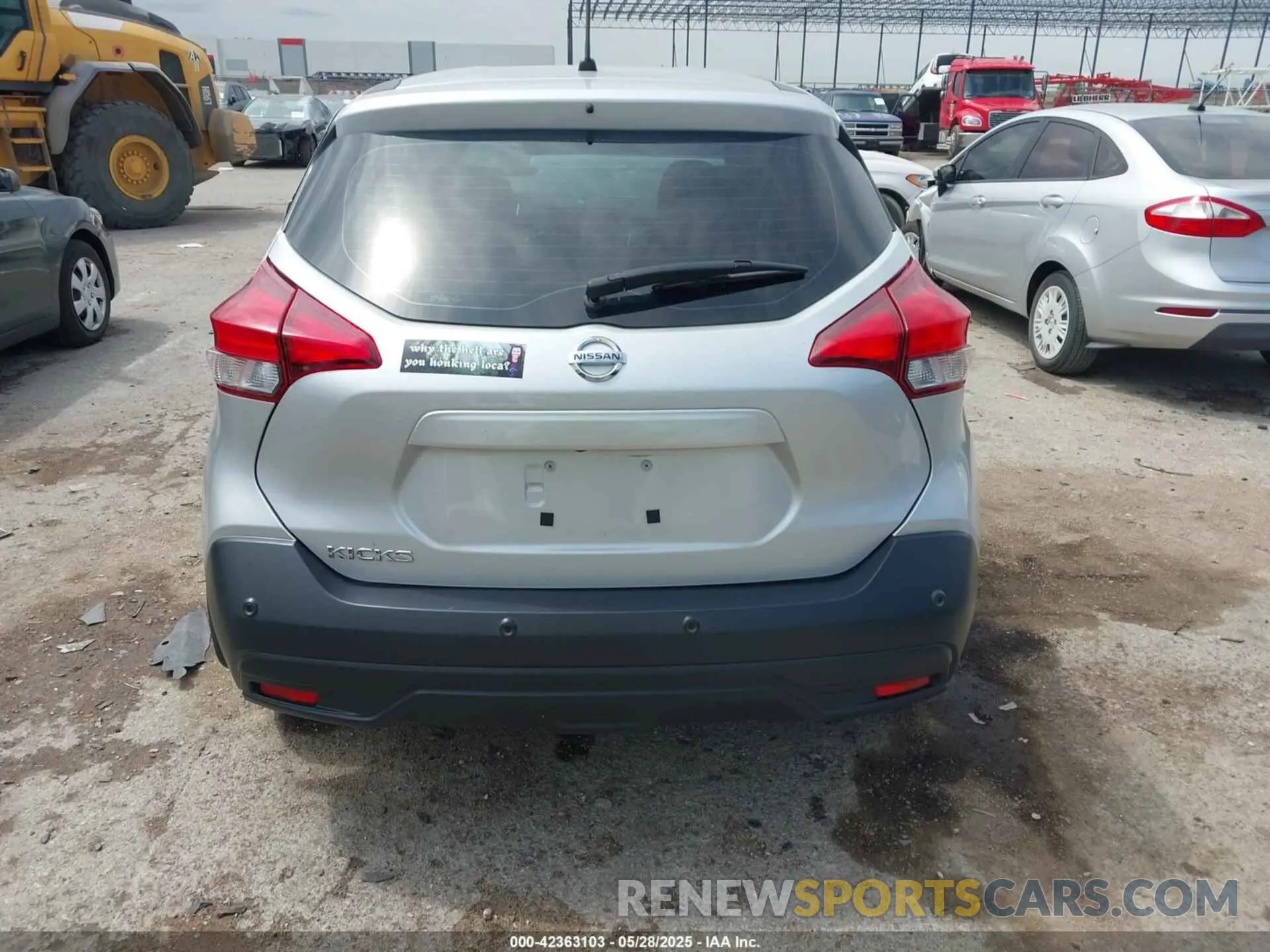 16 Photograph of a damaged car 3N1CP5BV9LL570328 NISSAN KICKS 2020