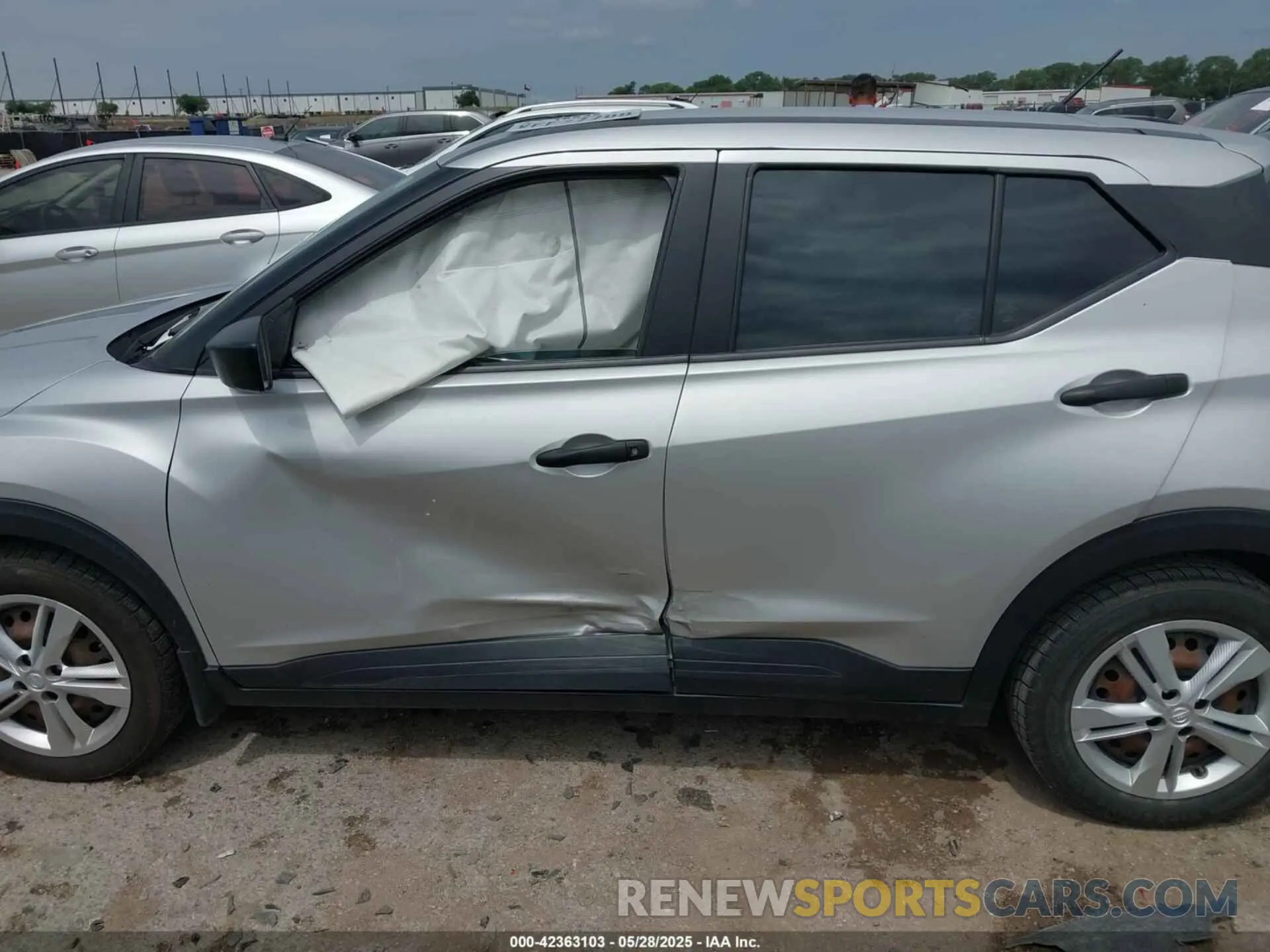 6 Photograph of a damaged car 3N1CP5BV9LL570328 NISSAN KICKS 2020