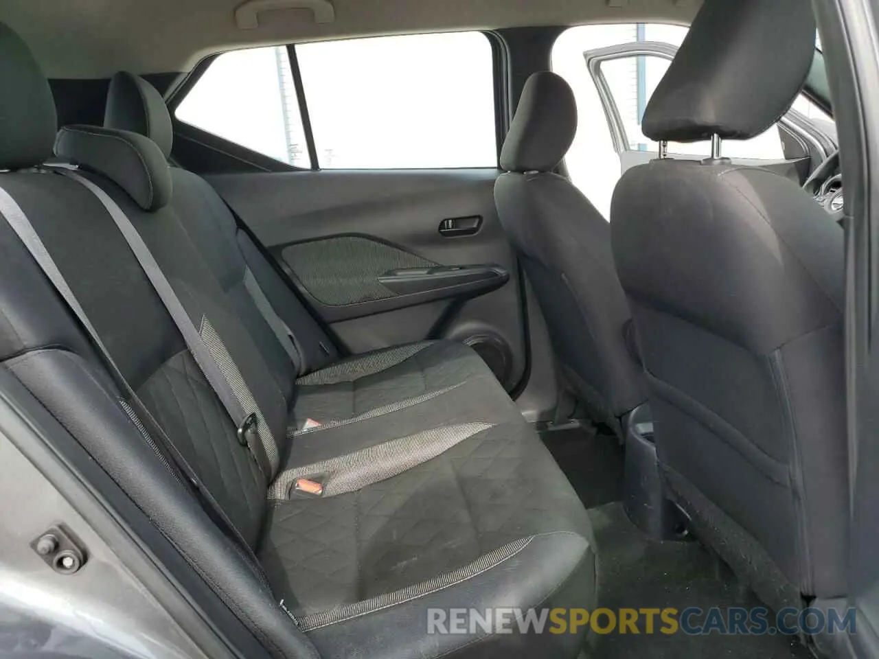 11 Photograph of a damaged car 3N1CP5BV9LL573536 NISSAN KICKS 2020