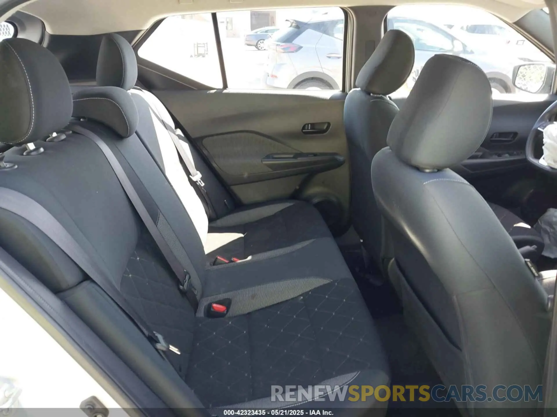 8 Photograph of a damaged car 3N1CP5BVXLL510039 NISSAN KICKS 2020