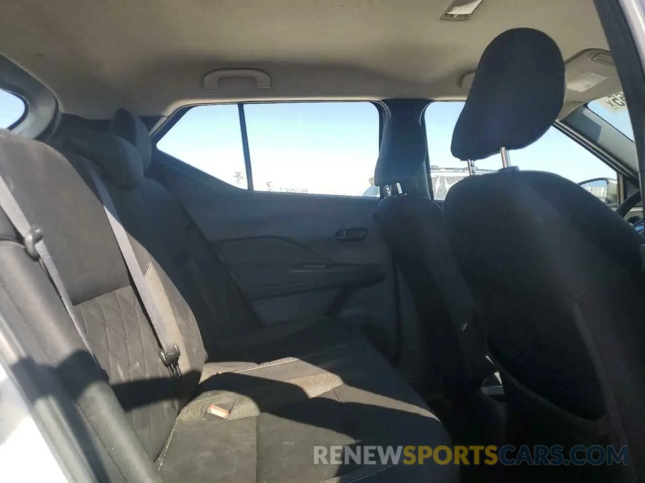 12 Photograph of a damaged car 3N1CP5BVXLL531764 NISSAN KICKS 2020